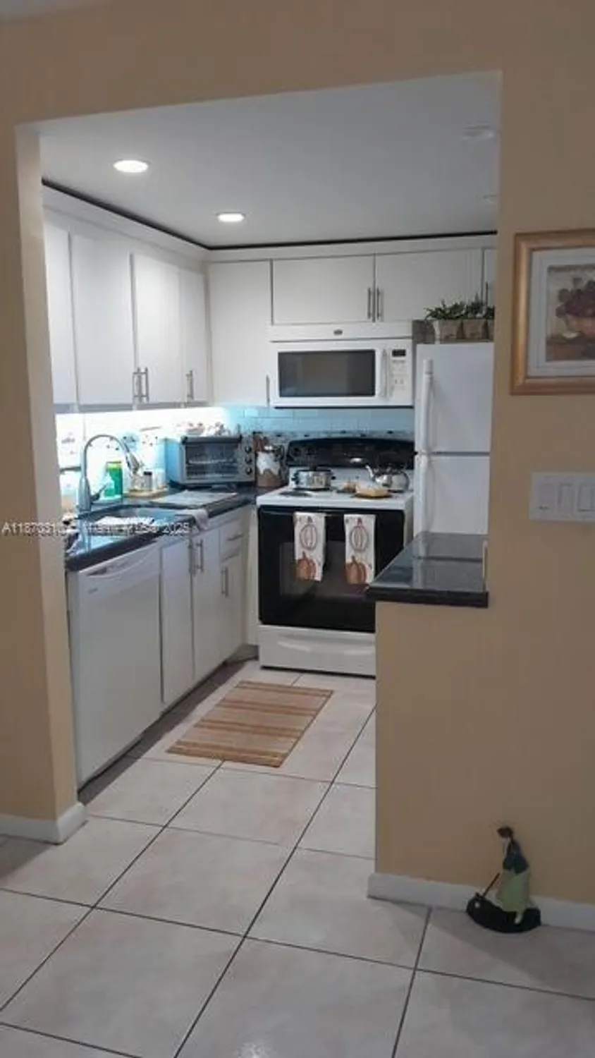 Property Slideshow image 8 of 35 | 1087 harwood f # 1087, Deerfield Beach, FL, 33442