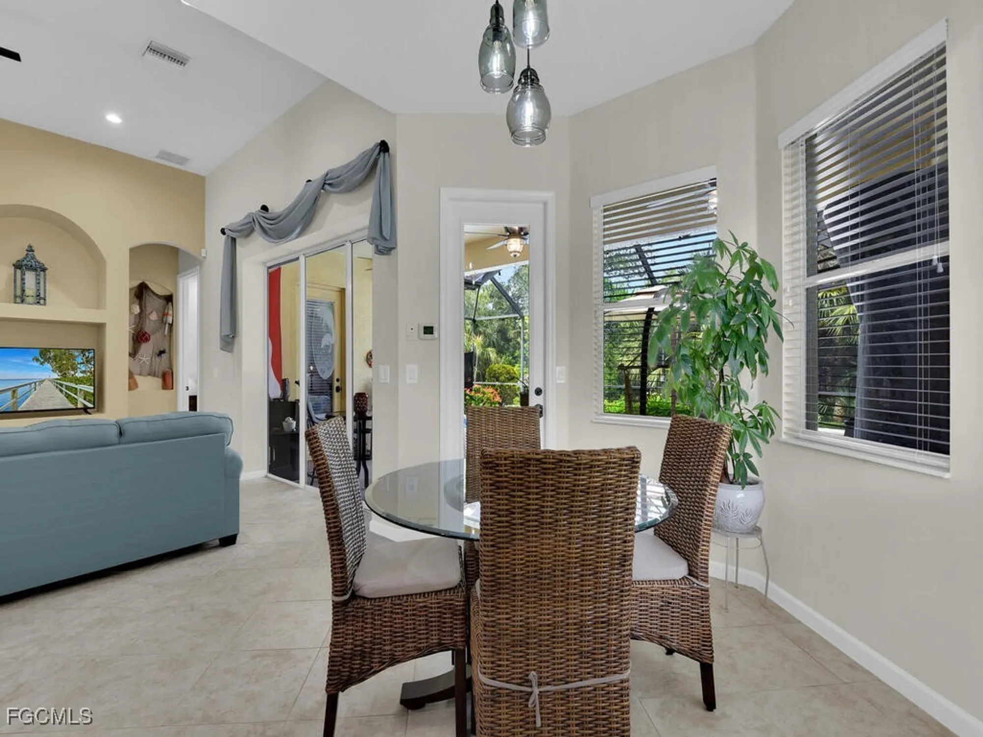 Property Slideshow image 14 of 47 | 11910 bramble cove dr, Fort Myers, FL, 33905