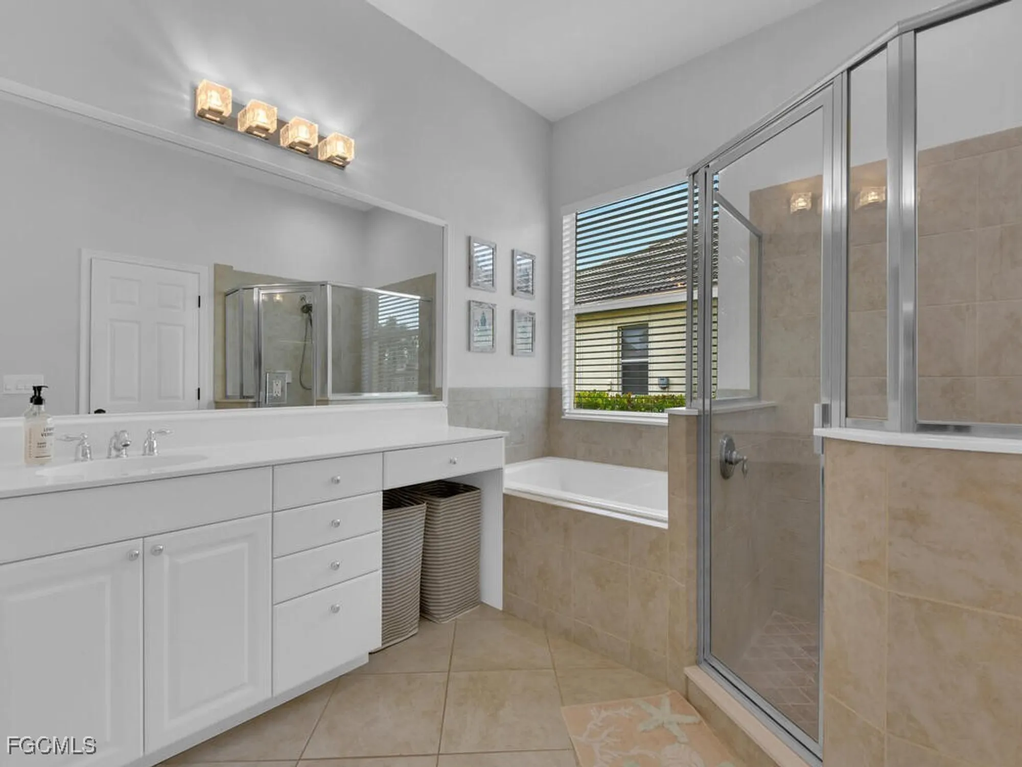 Property Slideshow image 21 of 47 | 11910 bramble cove dr, Fort Myers, FL, 33905