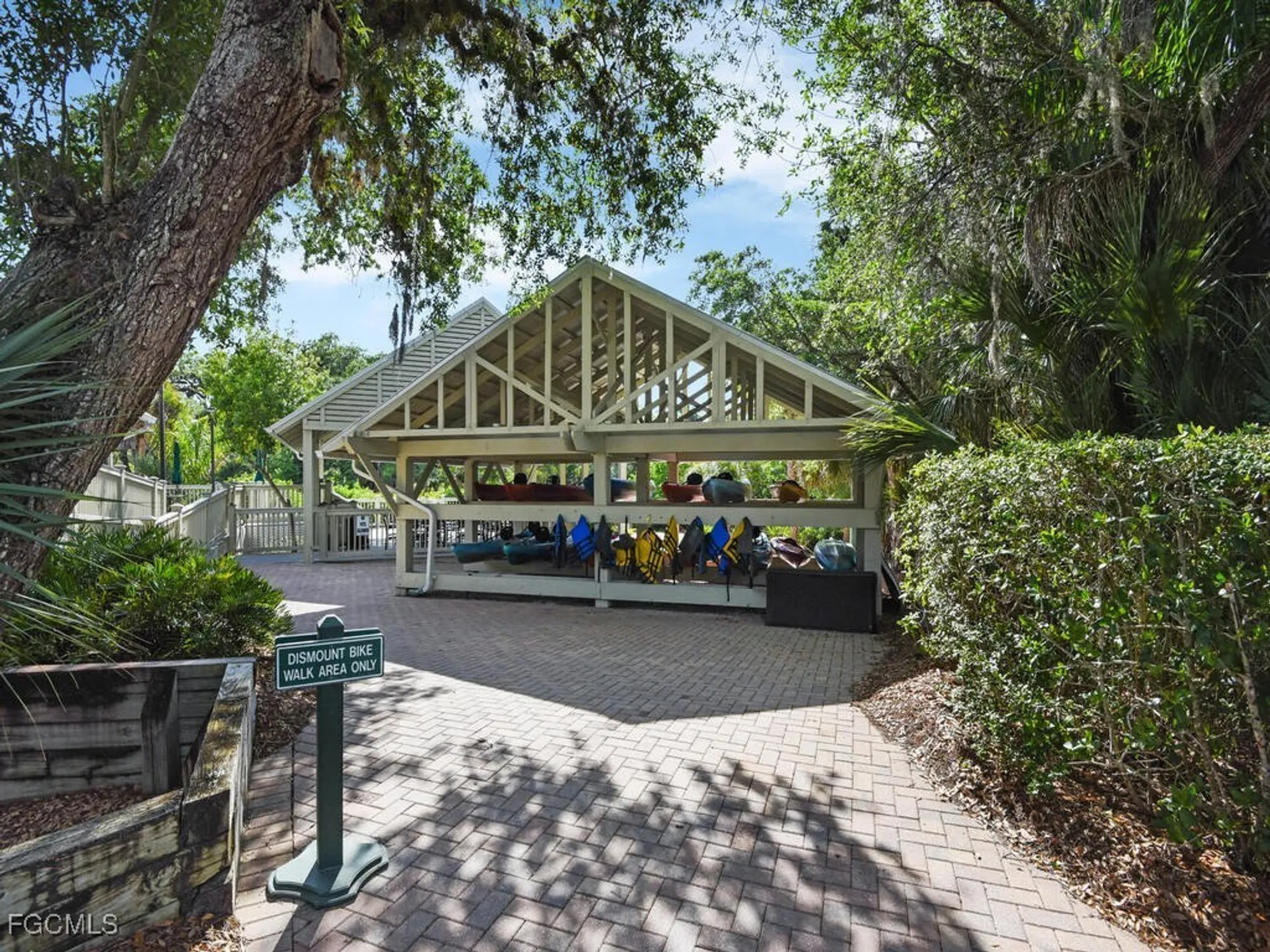 Property Slideshow image 38 of 47 | 11910 bramble cove dr, Fort Myers, FL, 33905