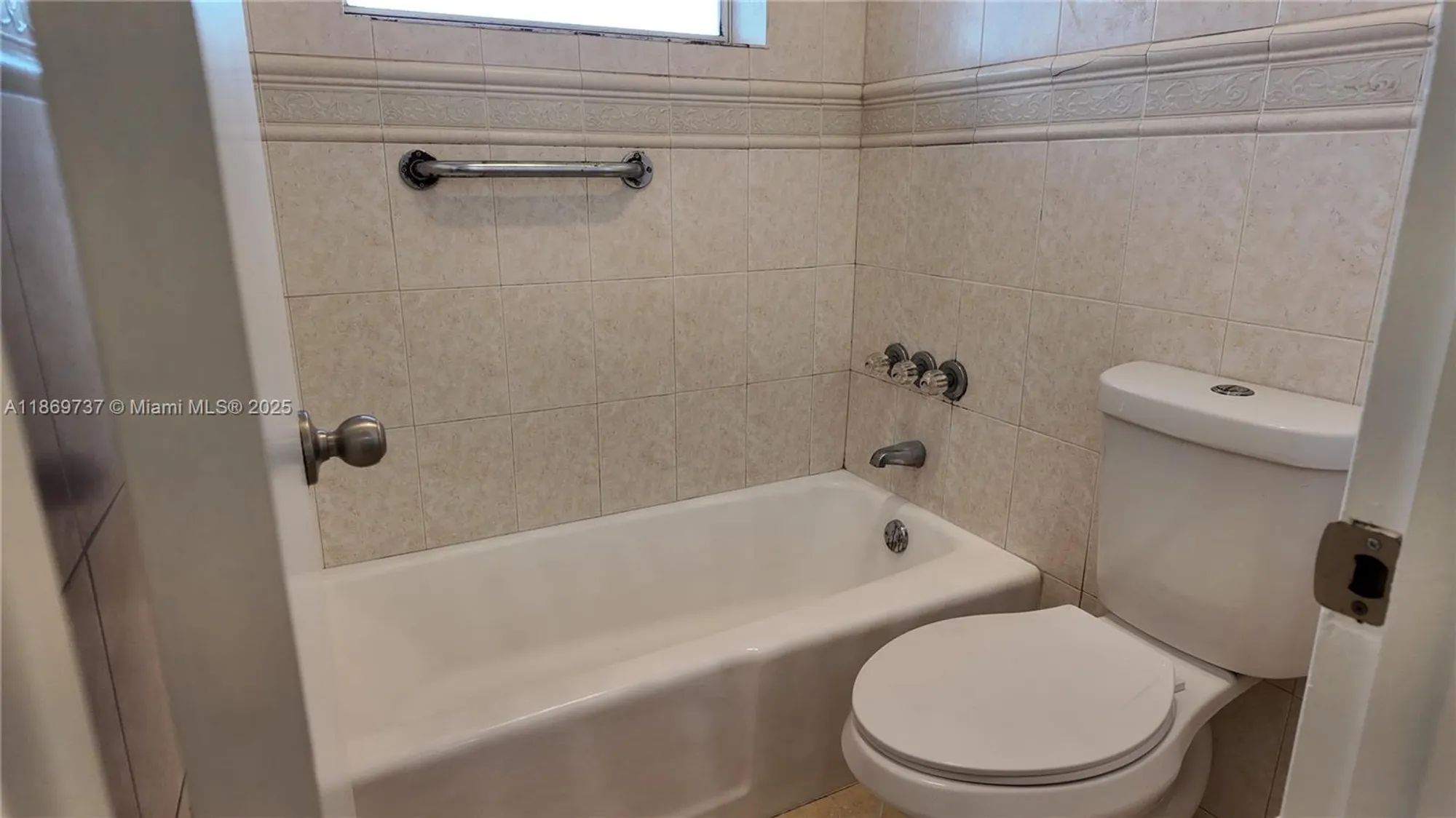 Property Slideshow image 14 of 19 | 18900 ne 3rd ct 528-5, Miami, FL, 33179