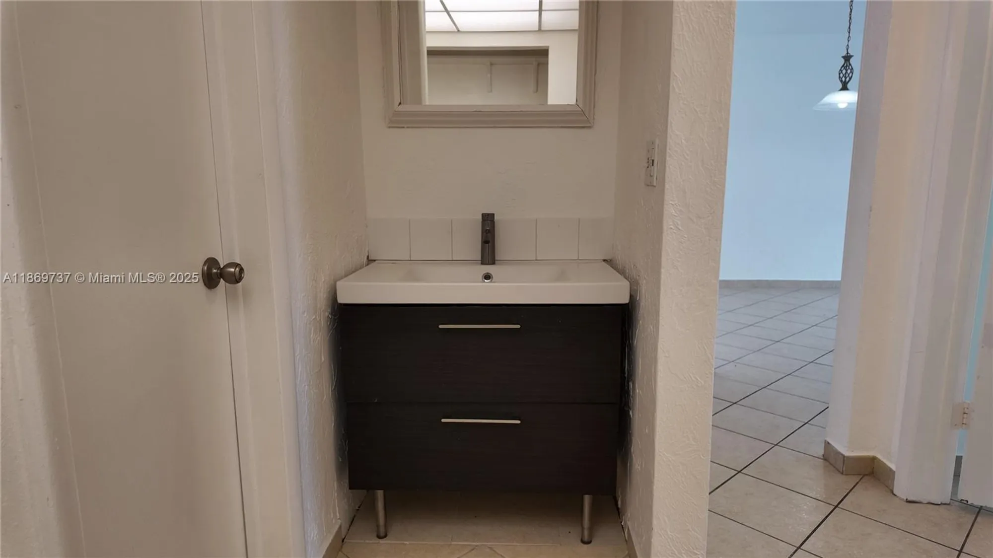 Property Slideshow image 16 of 19 | 18900 ne 3rd ct 528-5, Miami, FL, 33179