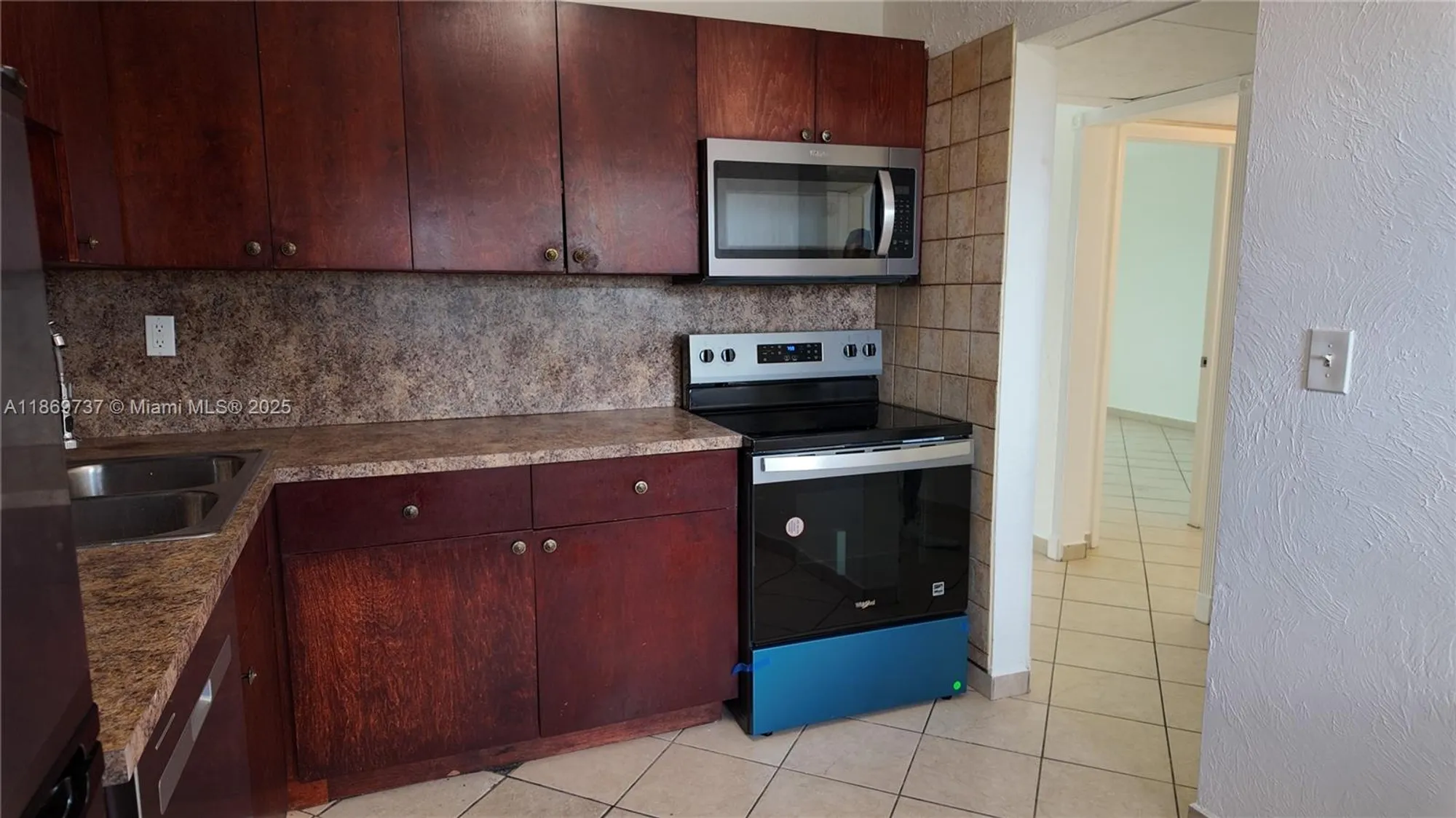 Property Slideshow image 3 of 19 | 18900 ne 3rd ct 528-5, Miami, FL, 33179