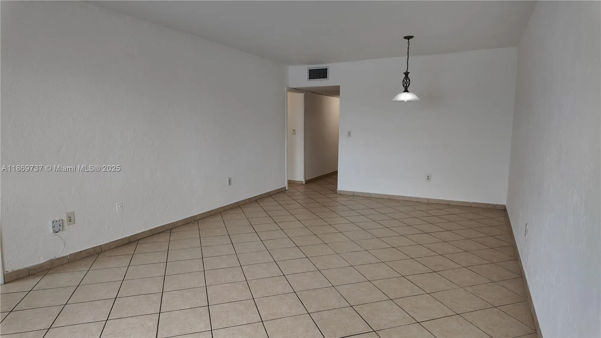 Property Slideshow image 6 of 19 | 18900 ne 3rd ct 528-5, Miami, FL, 33179
