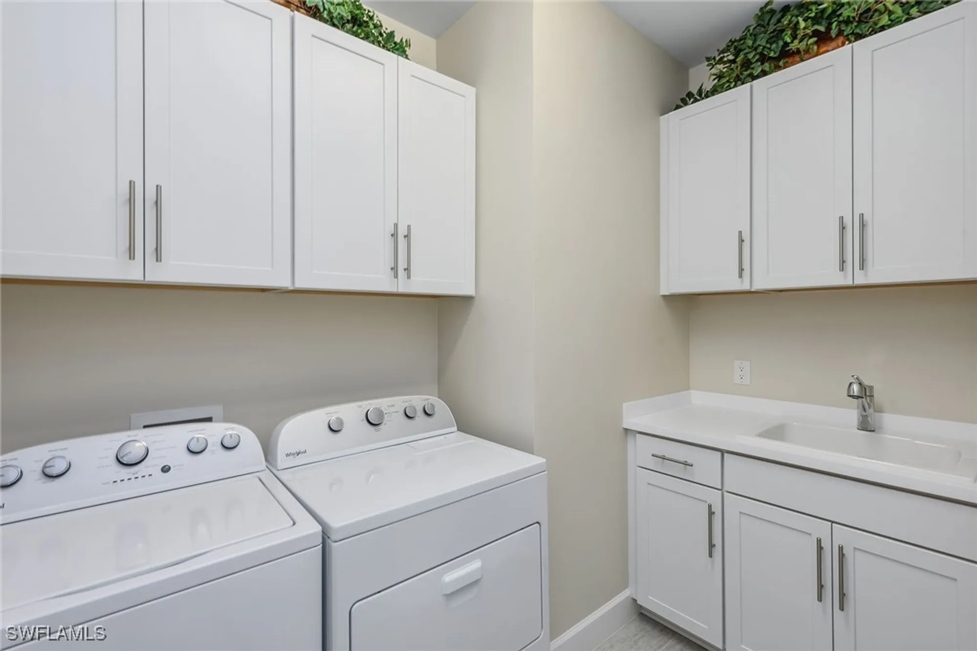 Property Slideshow image 23 of 50 | 2720 amaranda ct, Naples, FL, 34114