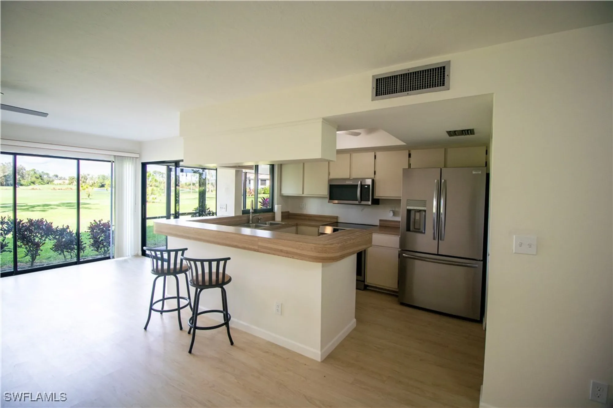 Property Slideshow image 1 of 24 | 5585 trailwinds dr 314, Fort Myers, FL, 33907