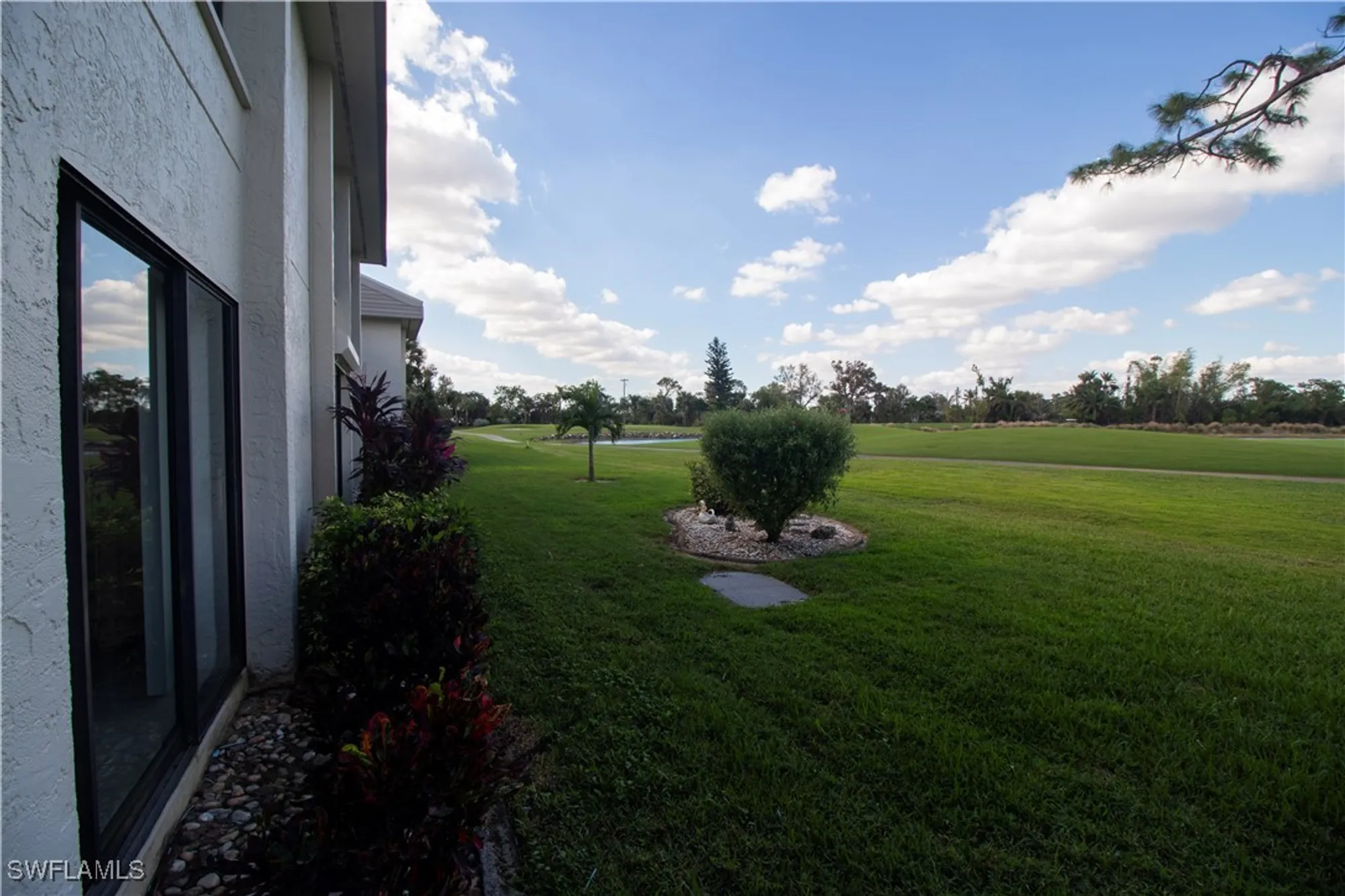 Property Slideshow image 20 of 24 | 5585 trailwinds dr 314, Fort Myers, FL, 33907