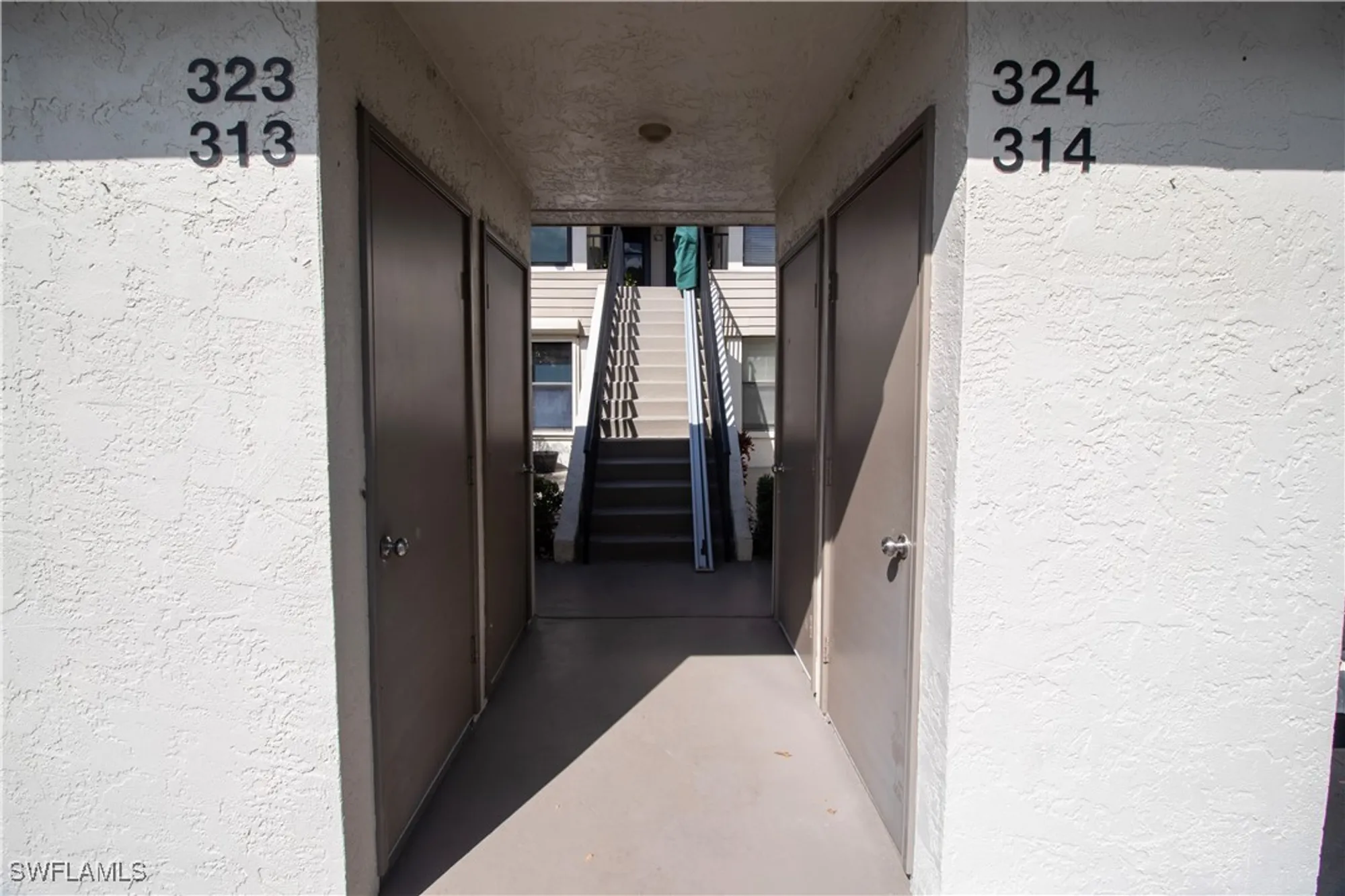 Property Slideshow image 4 of 24 | 5585 trailwinds dr 314, Fort Myers, FL, 33907