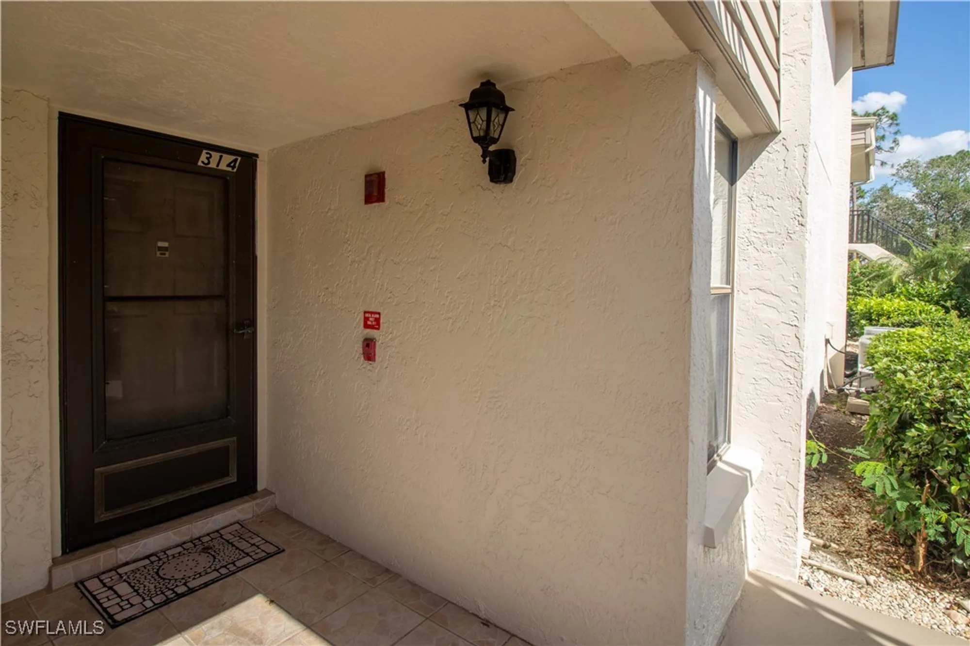 Property Slideshow image 5 of 24 | 5585 trailwinds dr 314, Fort Myers, FL, 33907