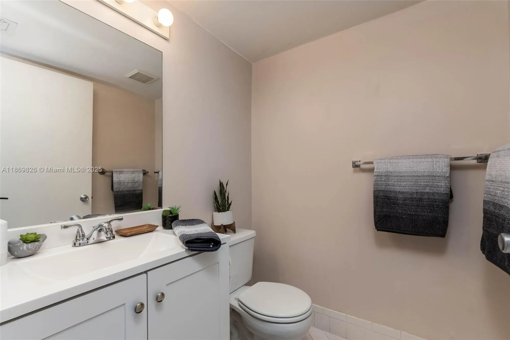 Property Slideshow image 18 of 28 | 12550 sw 15th st 205e, Pembroke Pines, FL, 33027