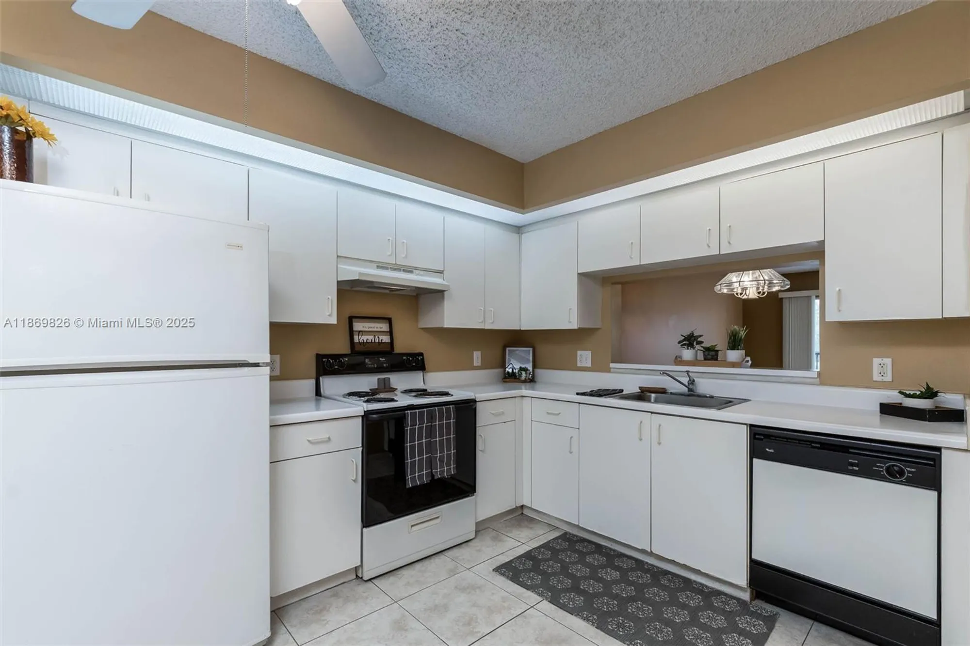 Property Slideshow image 5 of 28 | 12550 sw 15th st 205e, Pembroke Pines, FL, 33027