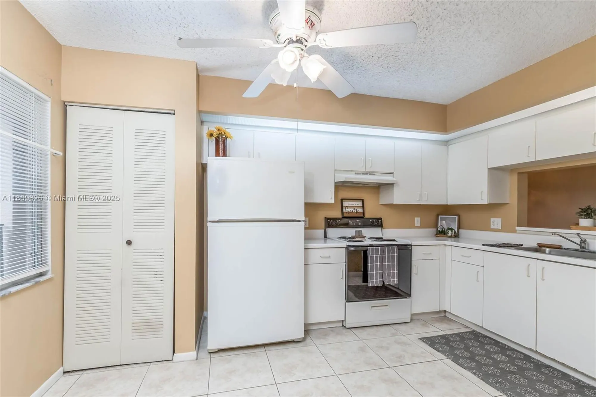 Property Slideshow image 6 of 28 | 12550 sw 15th st 205e, Pembroke Pines, FL, 33027