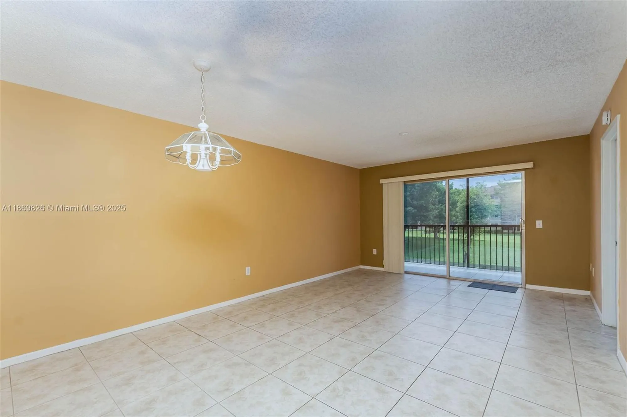 Property Slideshow image 8 of 28 | 12550 sw 15th st 205e, Pembroke Pines, FL, 33027