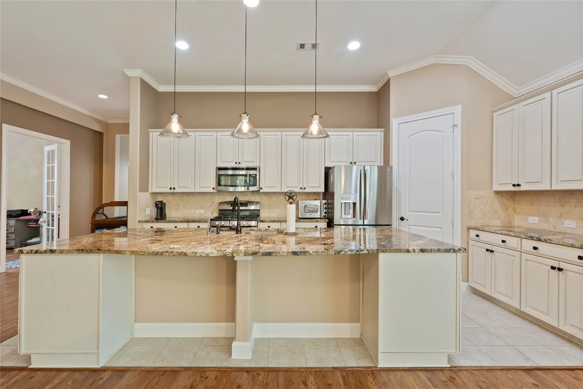 Property Slideshow image 15 of 39 | 149 bellardia ct, Montgomery, TX, 77316