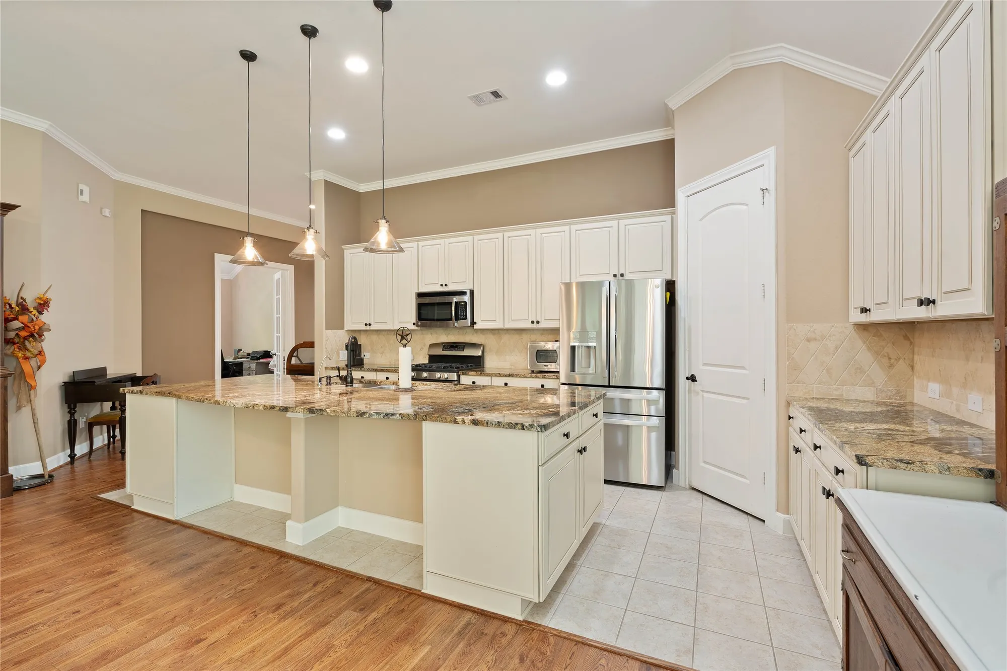 Property Slideshow image 16 of 39 | 149 bellardia ct, Montgomery, TX, 77316