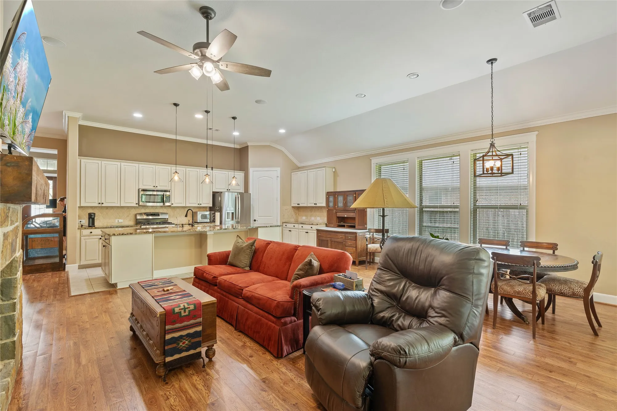 Property Slideshow image 11 of 39 | 149 bellardia ct, Montgomery, TX, 77316
