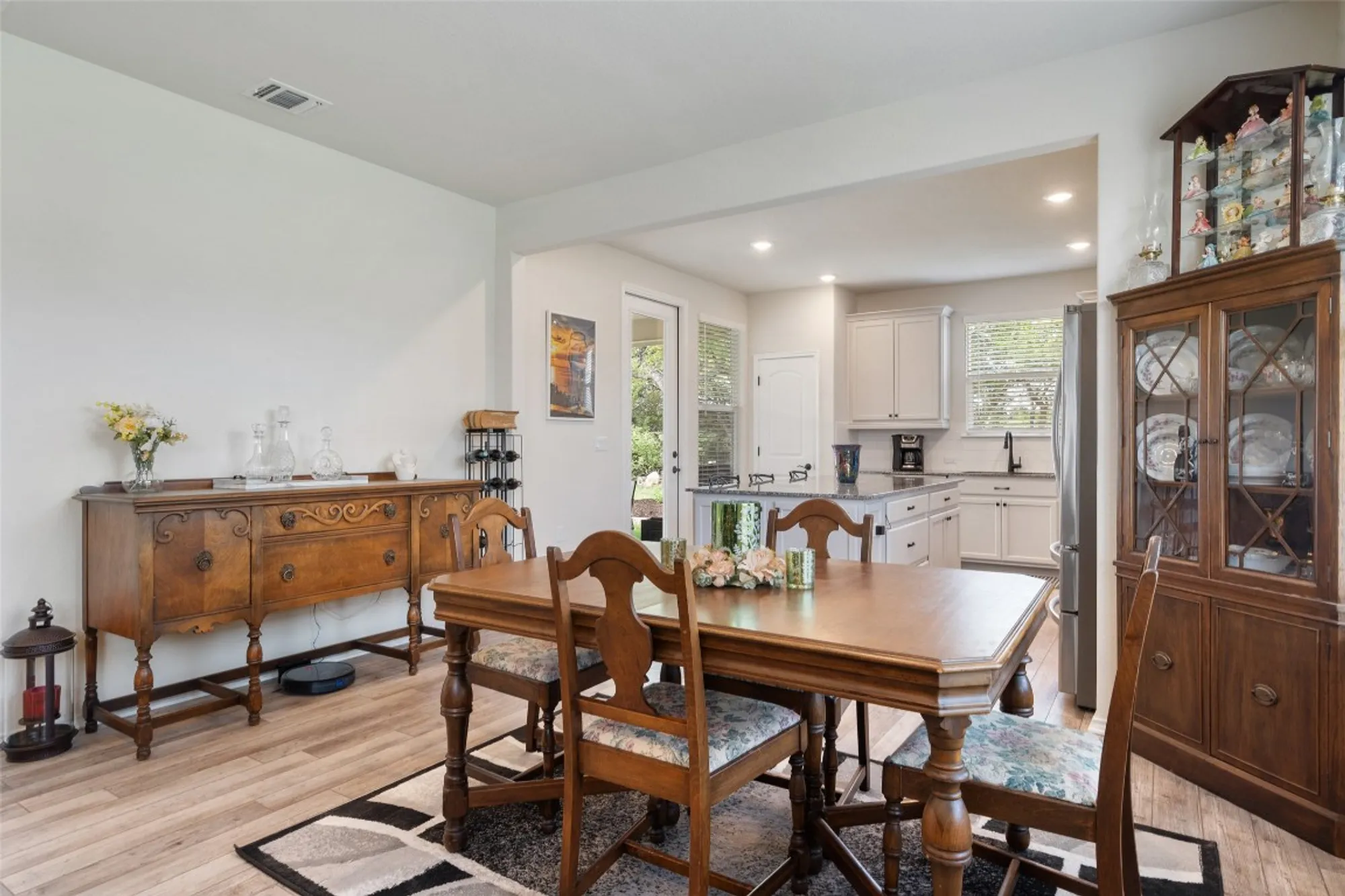 Property Slideshow image 14 of 38 | 902 saratoga ln, Georgetown, TX, 78633