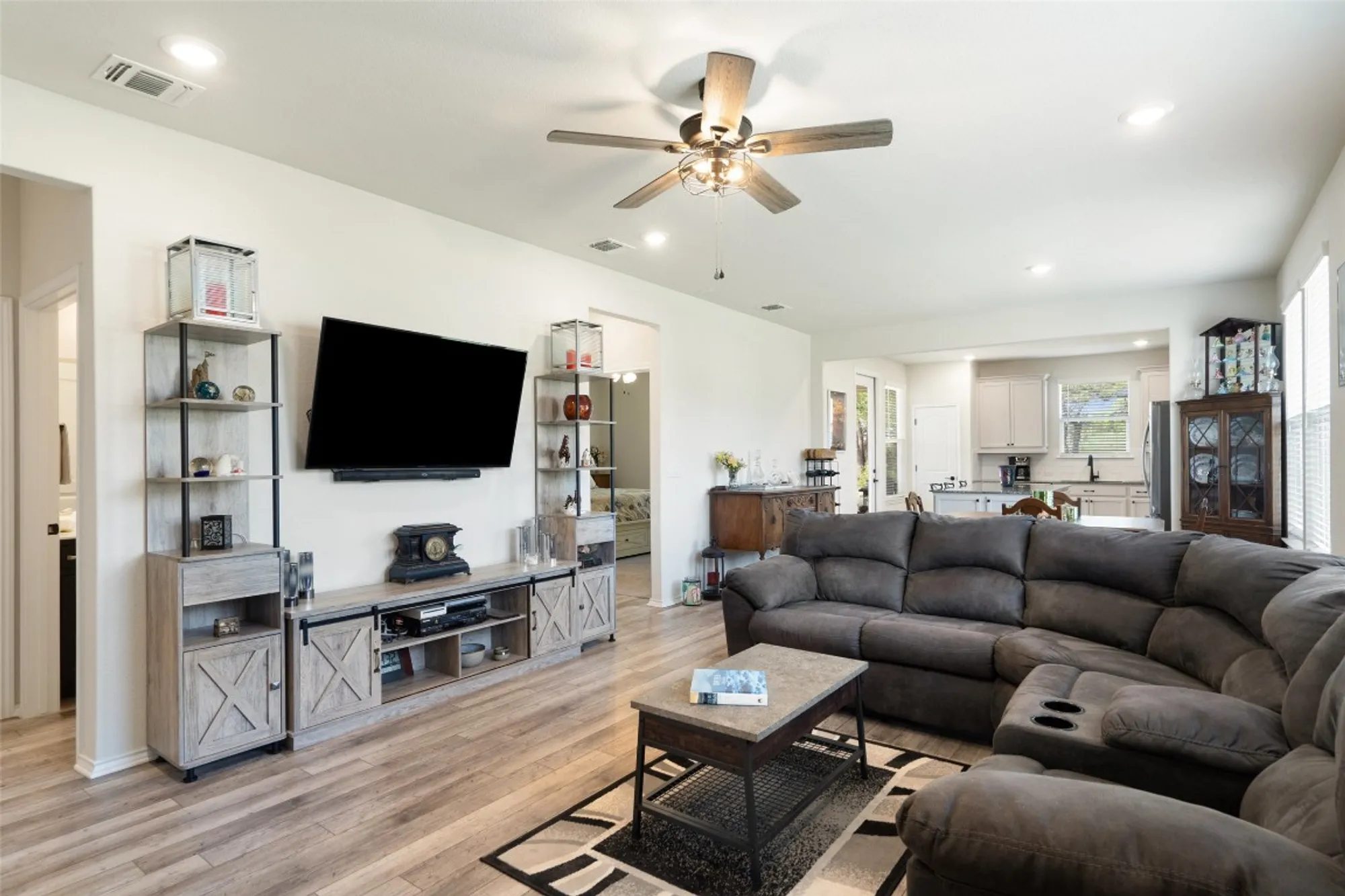 Property Slideshow image 11 of 38 | 902 saratoga ln, Georgetown, TX, 78633