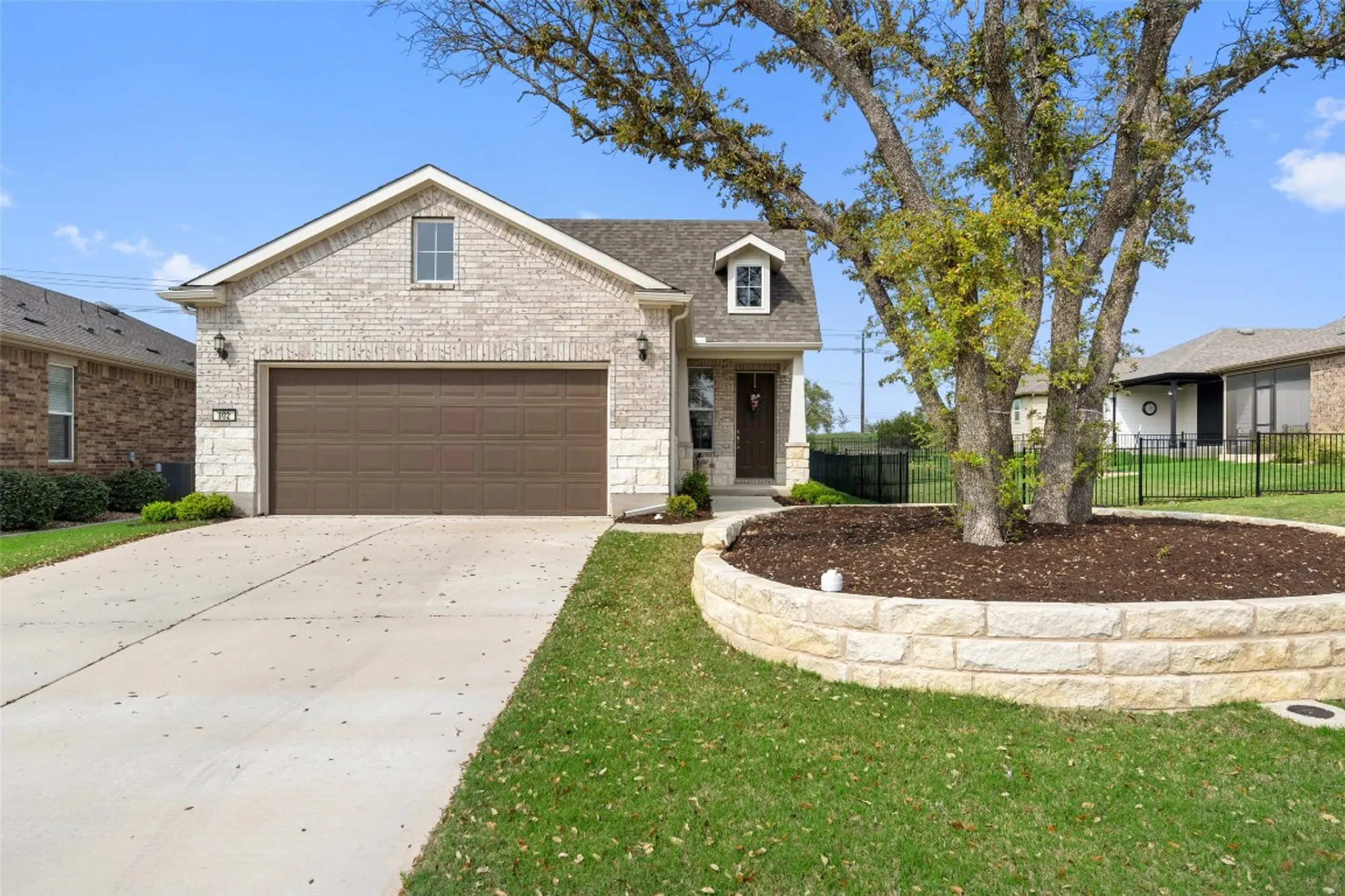 Property Slideshow image 2 of 38 | 902 saratoga ln, Georgetown, TX, 78633