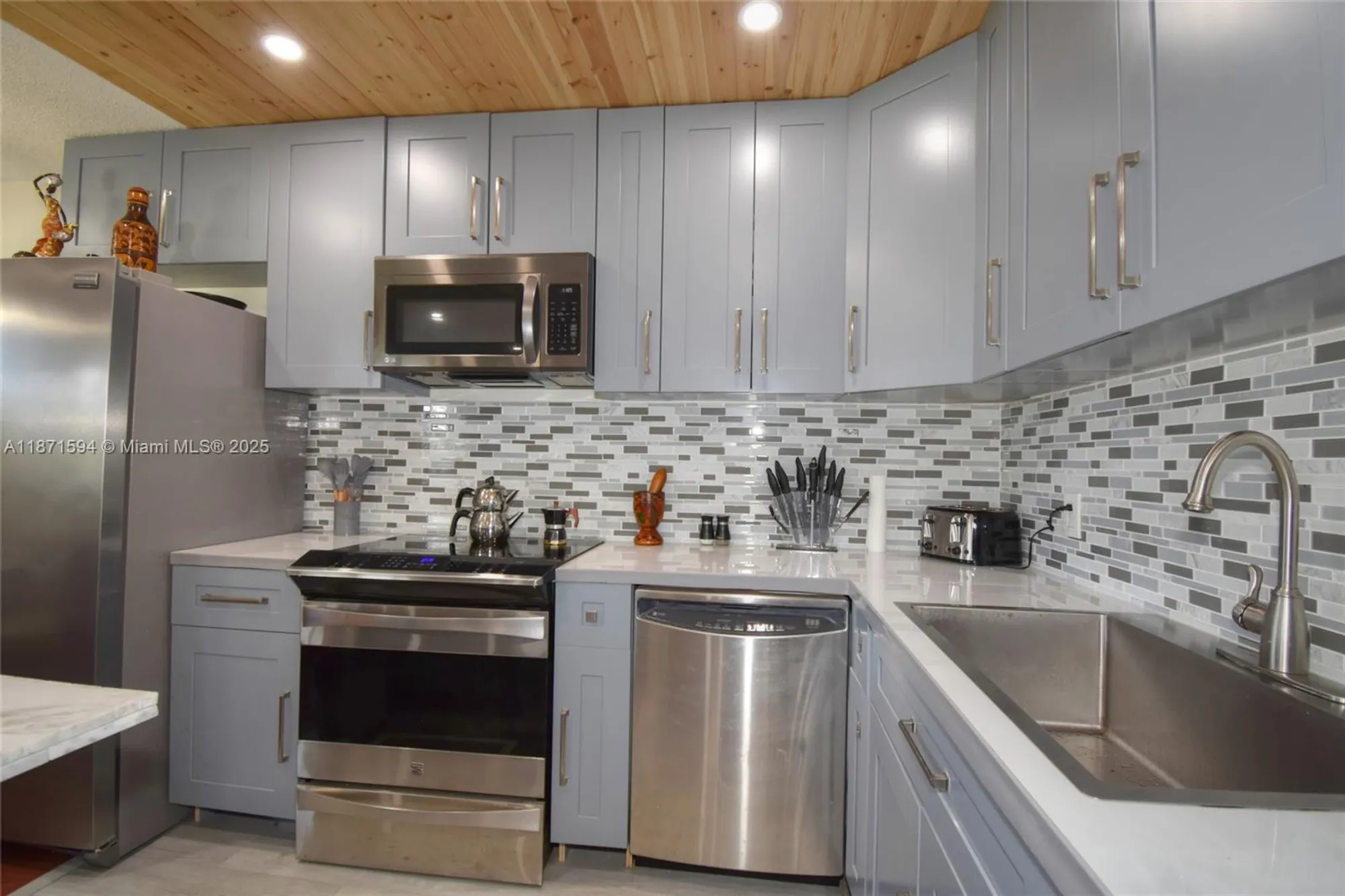 Property Slideshow image 9 of 26 | 1401 sw 134th way 402c, Pembroke Pines, FL, 33027