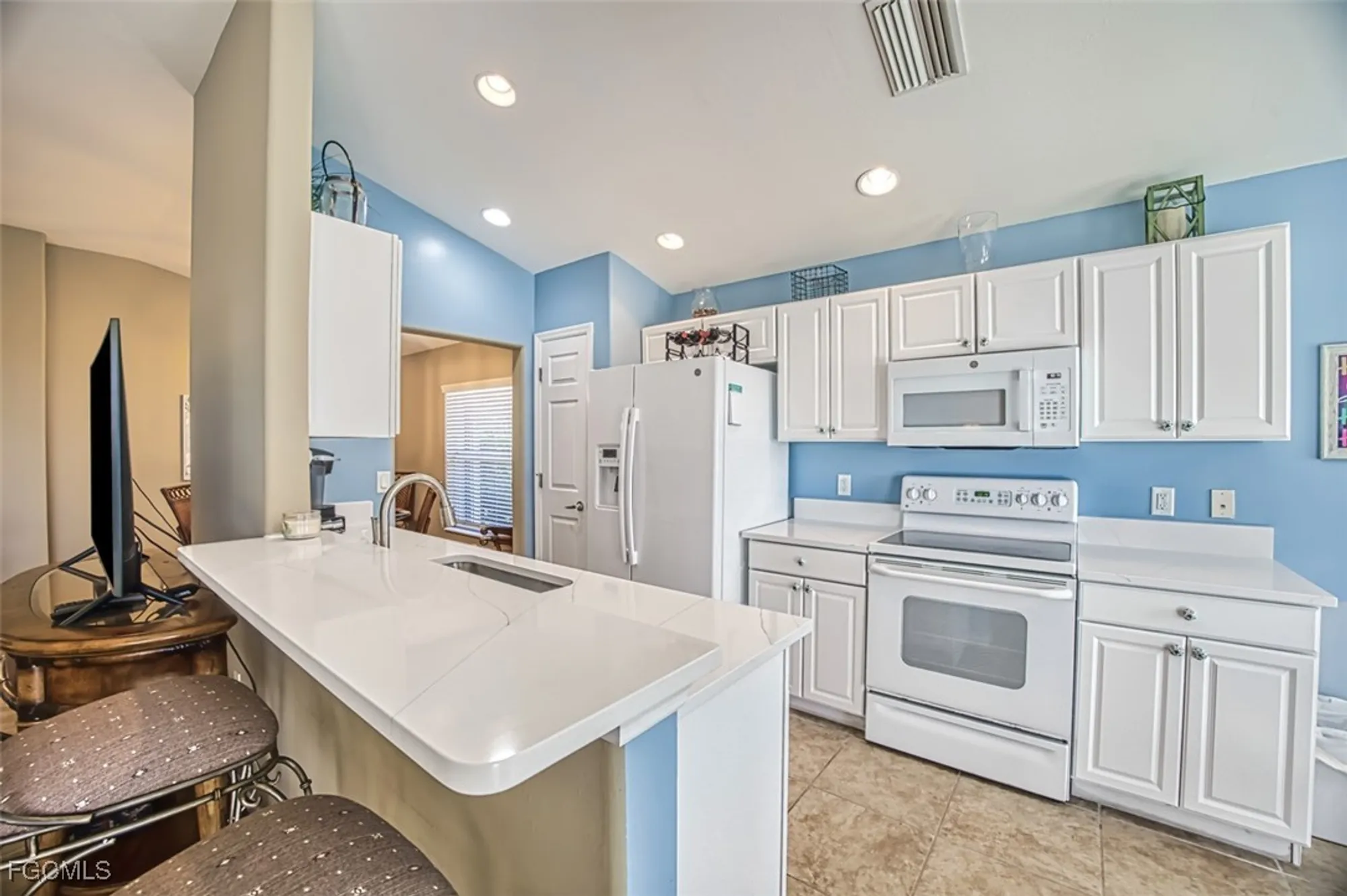 Property Slideshow image 16 of 50 | 10053 oakhurst way, Fort Myers, FL, 33913