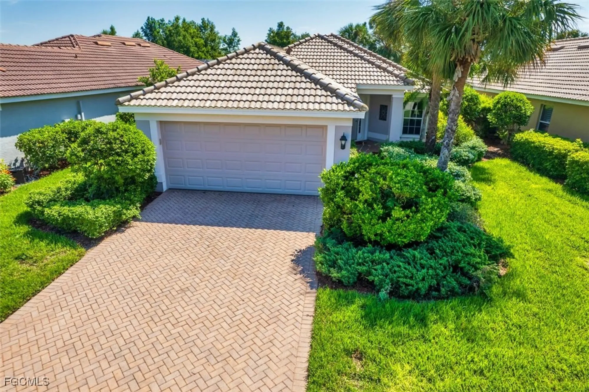 Property Slideshow image 2 of 50 | 10053 oakhurst way, Fort Myers, FL, 33913