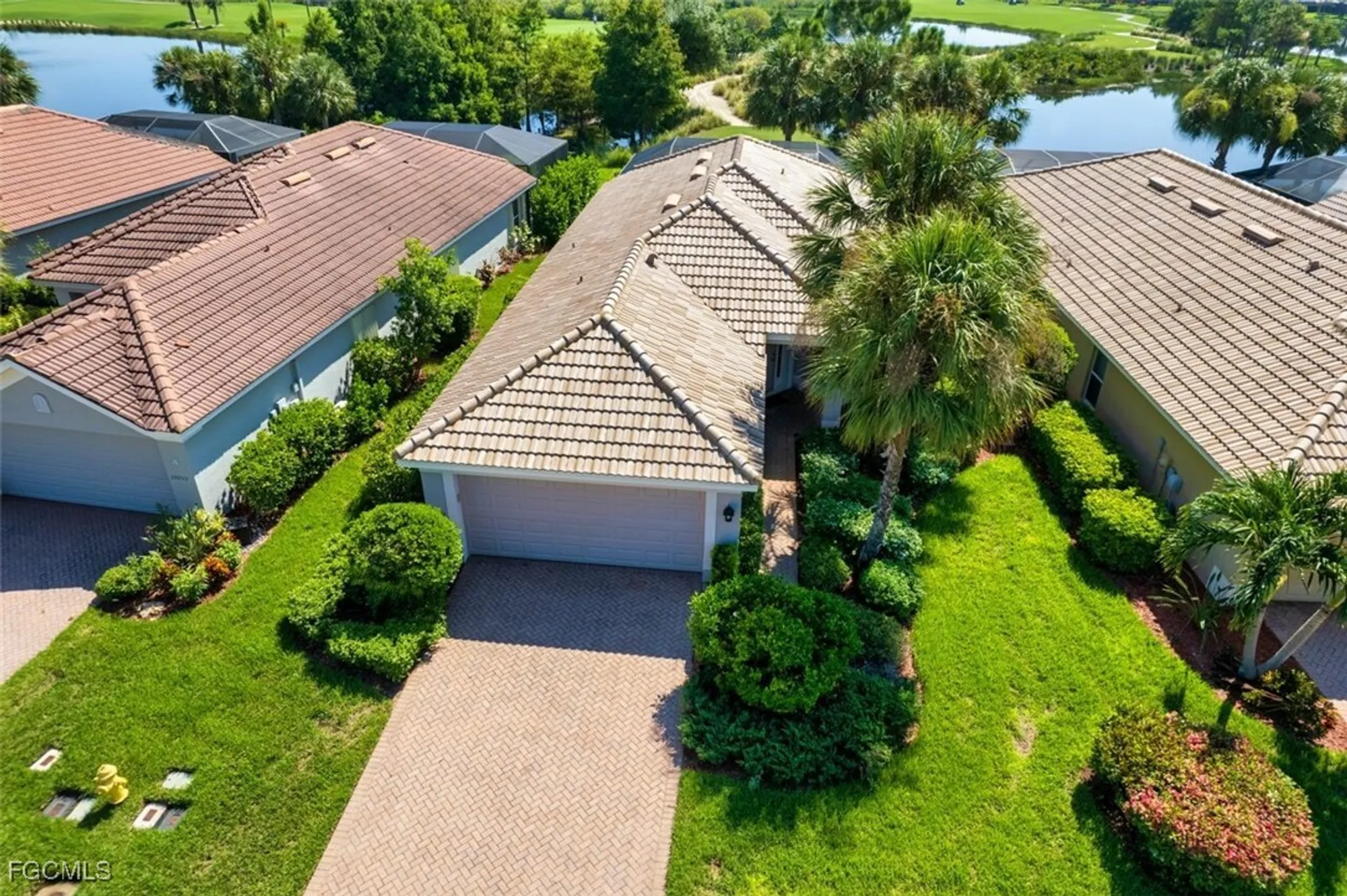 Property Slideshow image 3 of 50 | 10053 oakhurst way, Fort Myers, FL, 33913