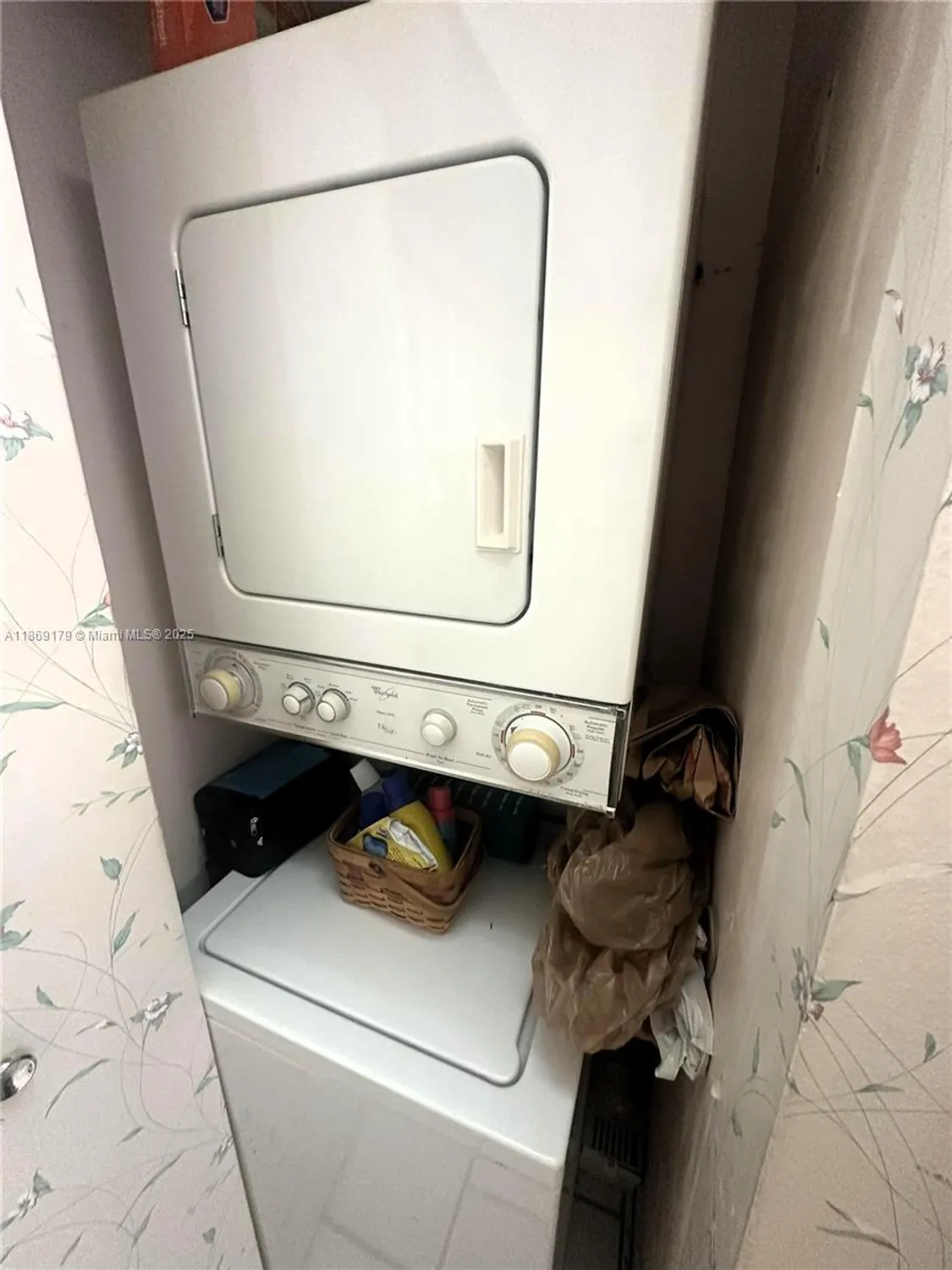 Property Slideshow image 16 of 34 | 1100 colony point cir 215, Pembroke Pines, FL, 33026