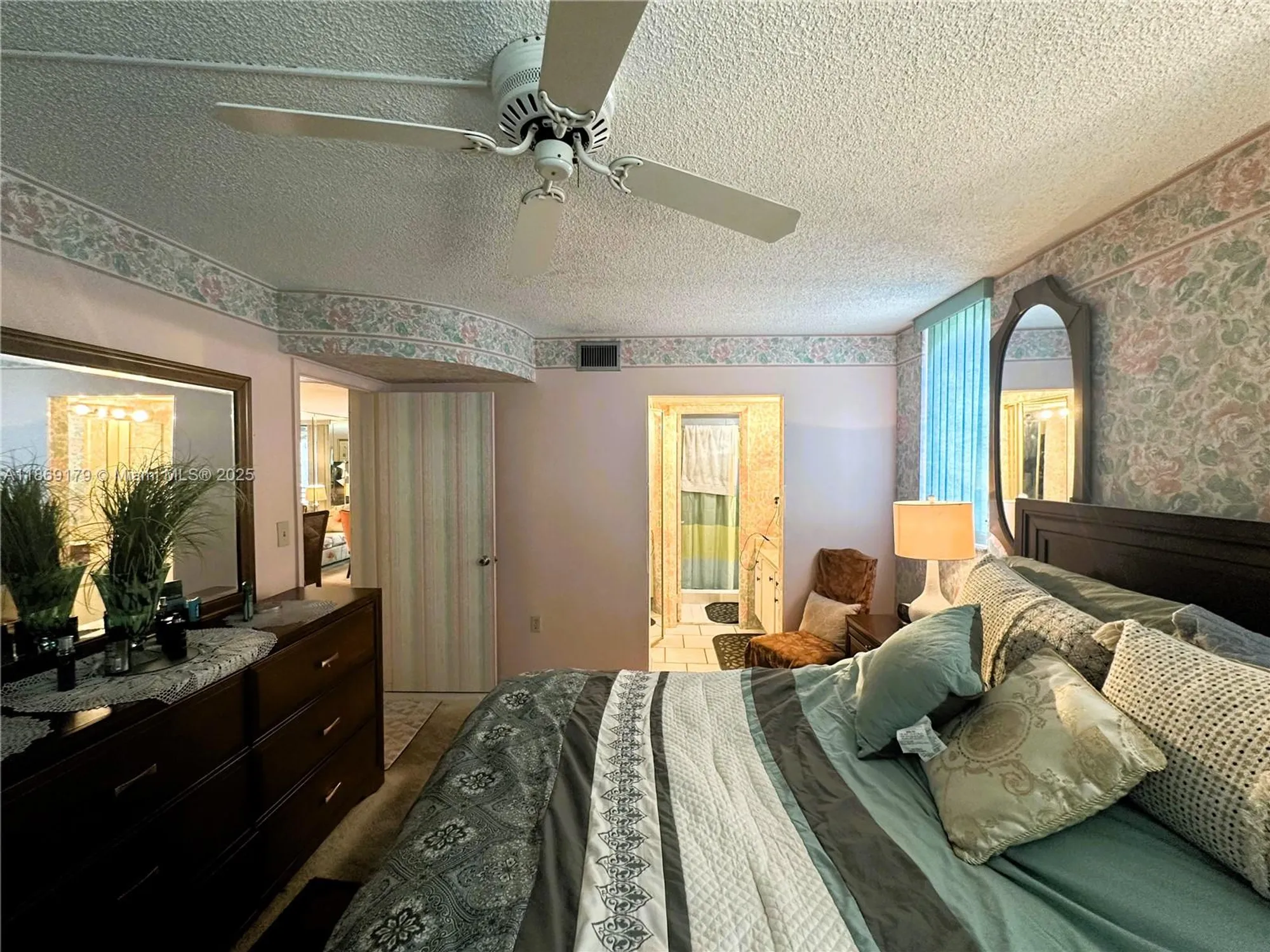 Property Slideshow image 19 of 34 | 1100 colony point cir 215, Pembroke Pines, FL, 33026
