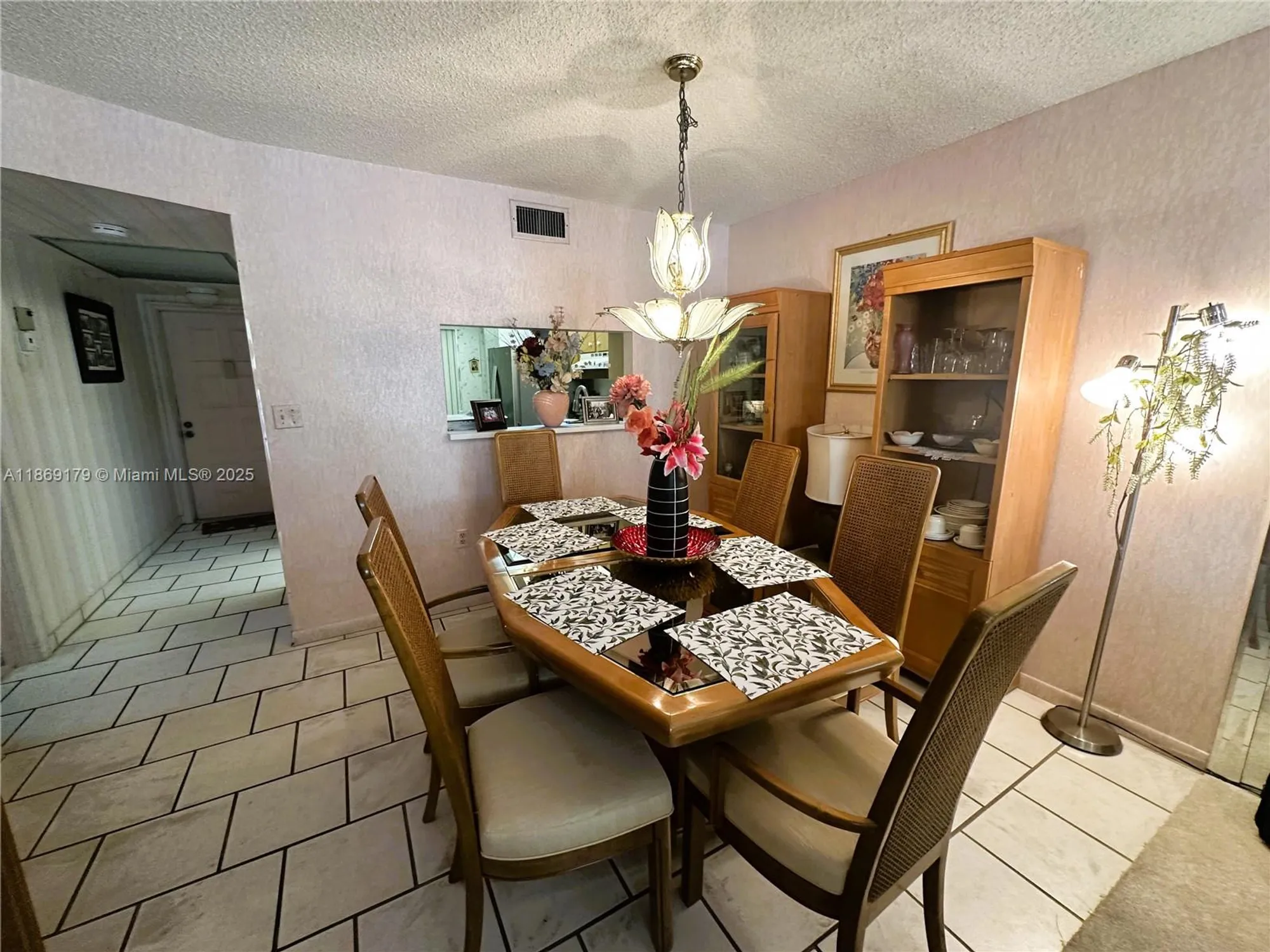Property Slideshow image 13 of 34 | 1100 colony point cir 215, Pembroke Pines, FL, 33026