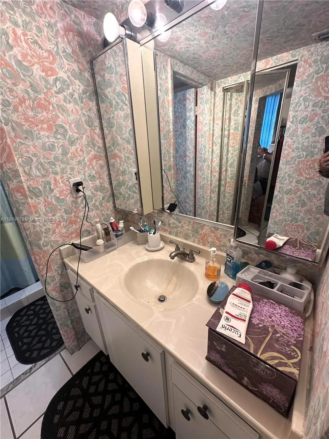 Property Slideshow image 20 of 34 | 1100 colony point cir 215, Pembroke Pines, FL, 33026