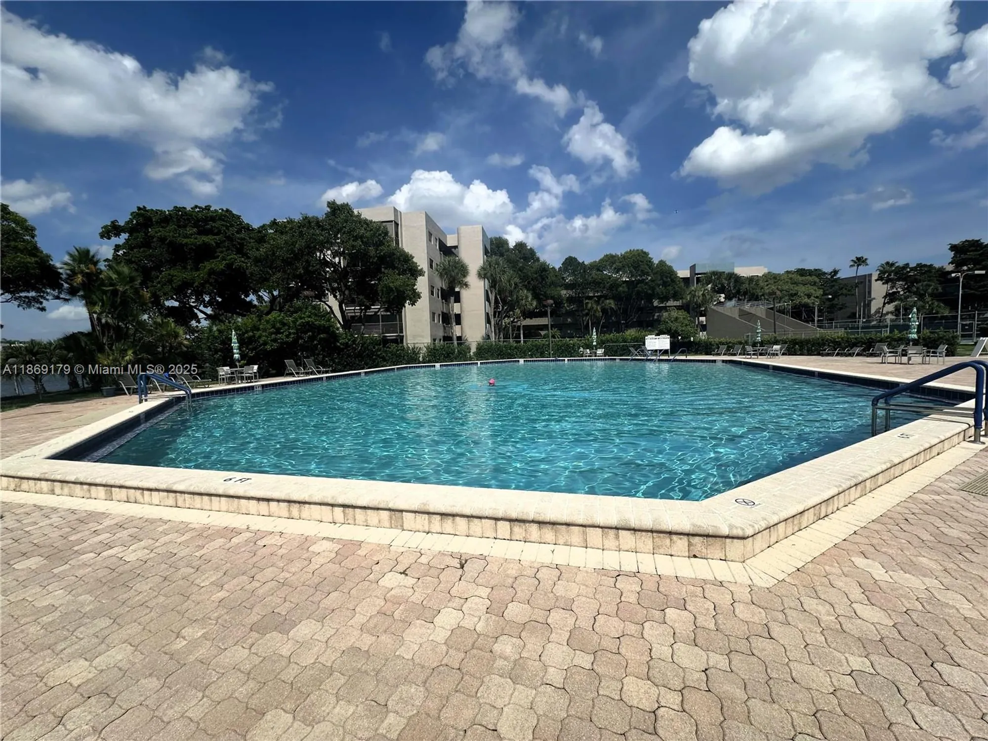 Property Slideshow image 23 of 34 | 1100 colony point cir 215, Pembroke Pines, FL, 33026