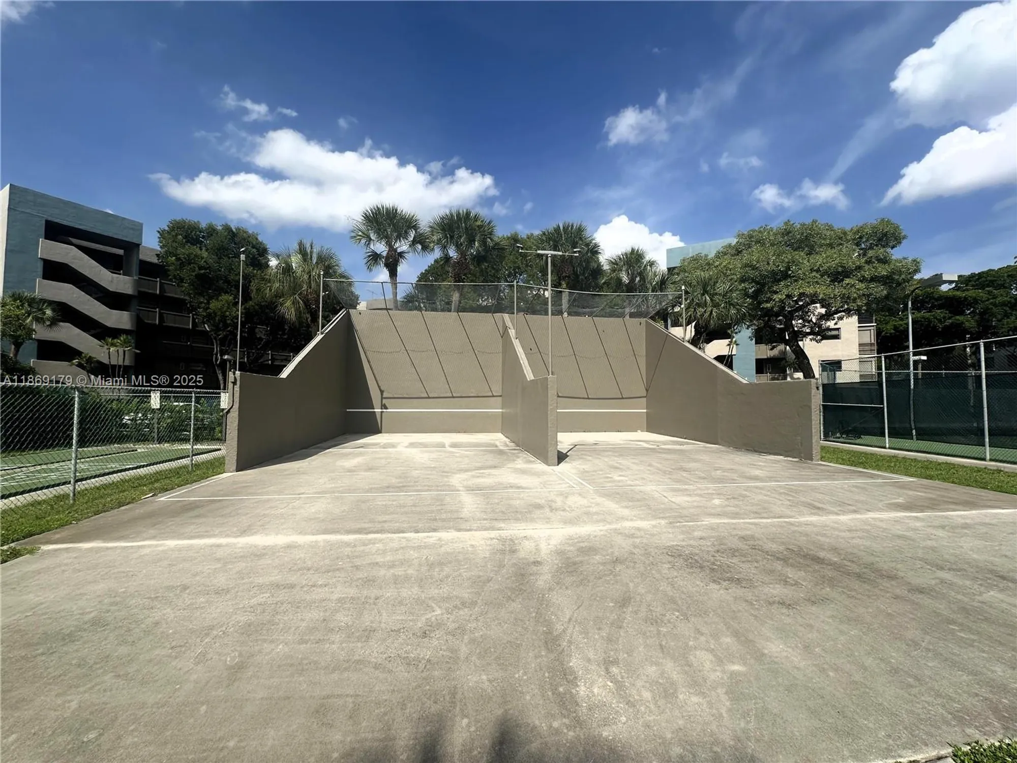 Property Slideshow image 34 of 34 | 1100 colony point cir 215, Pembroke Pines, FL, 33026