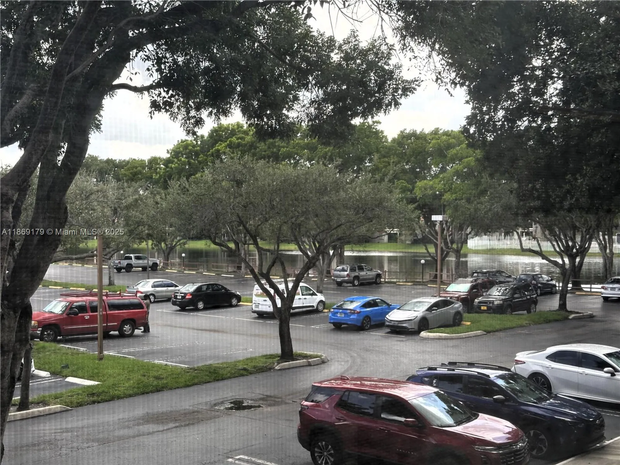 Property Slideshow image 3 of 34 | 1100 colony point cir 215, Pembroke Pines, FL, 33026