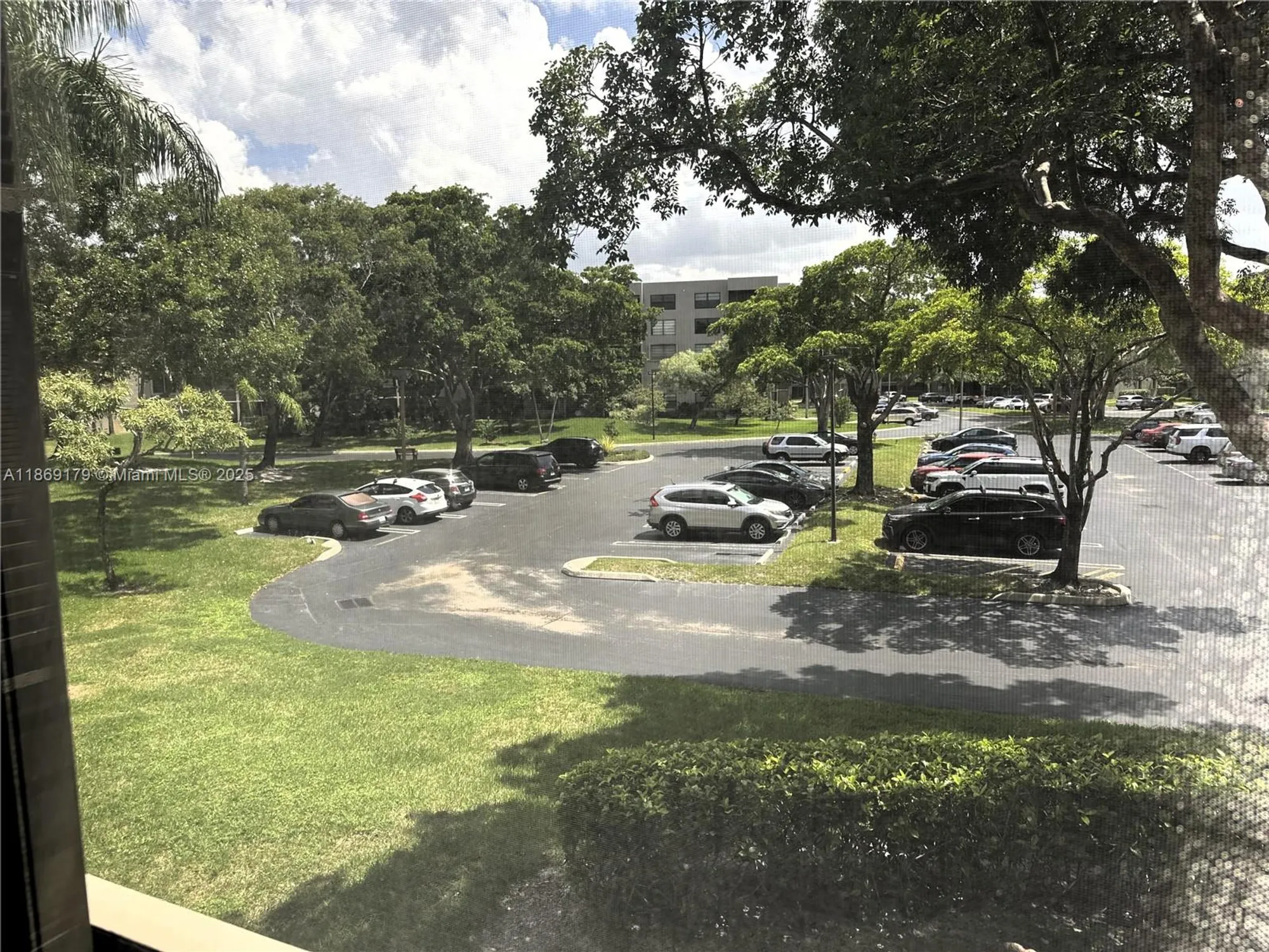 Property Slideshow image 4 of 34 | 1100 colony point cir 215, Pembroke Pines, FL, 33026