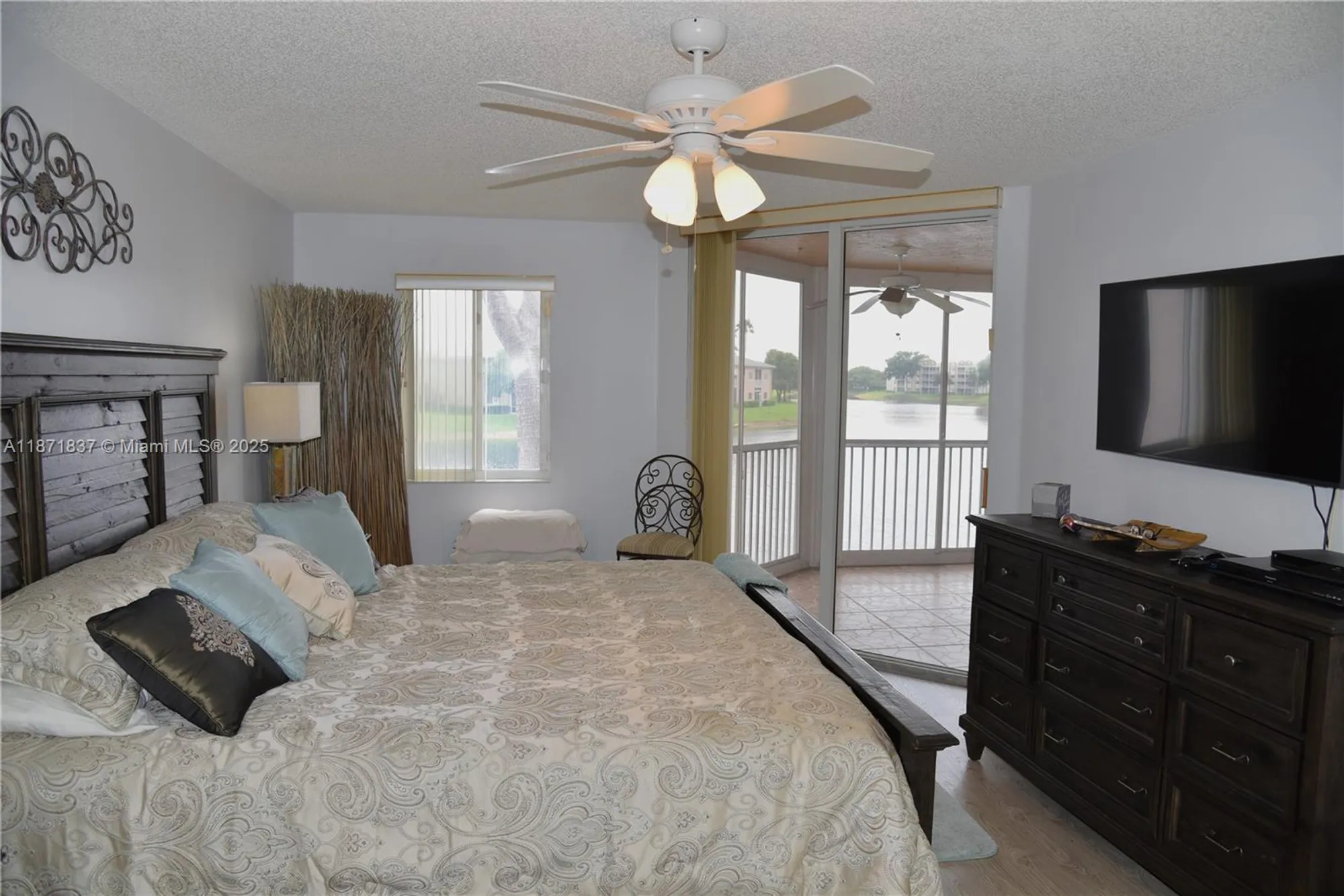 Property Slideshow image 13 of 42 | 7730 granville dr # 202, Tamarac, FL, 33321