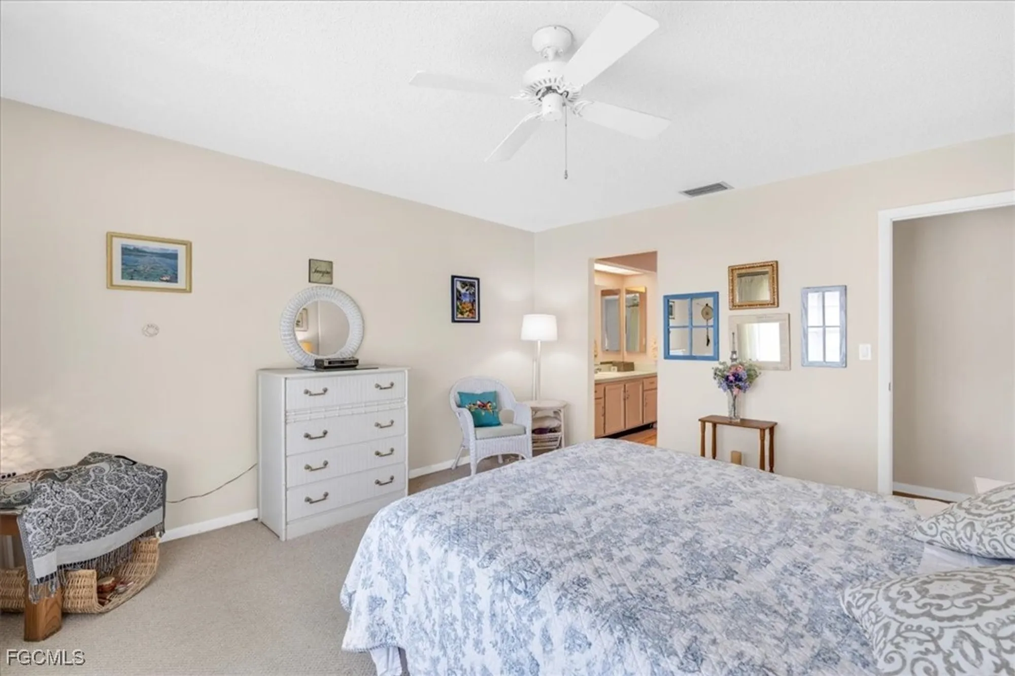 Property Slideshow image 17 of 35 | 1376 s brandywine cir apt 4, Fort Myers, FL, 33919