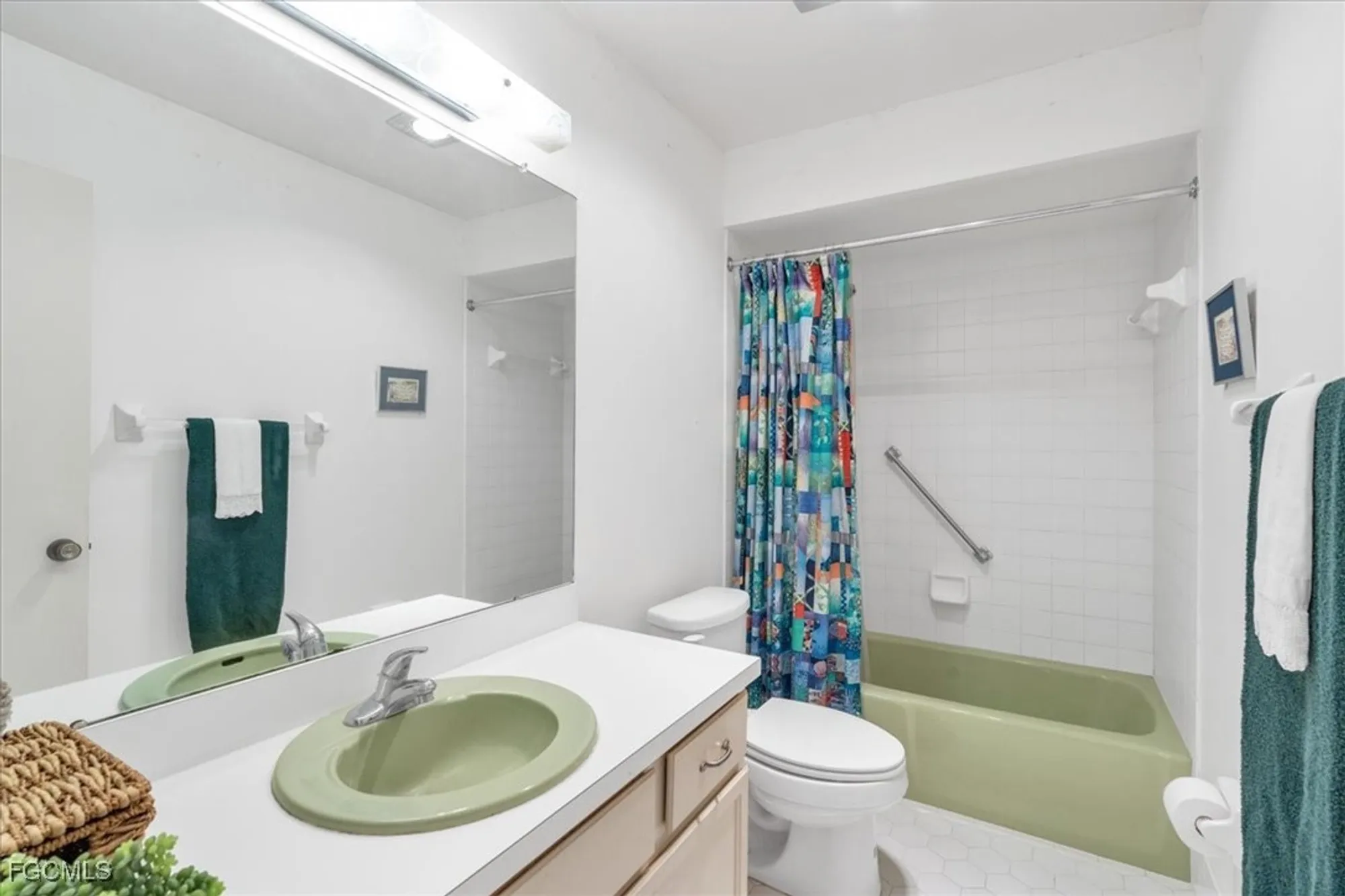 Property Slideshow image 24 of 35 | 1376 s brandywine cir apt 4, Fort Myers, FL, 33919