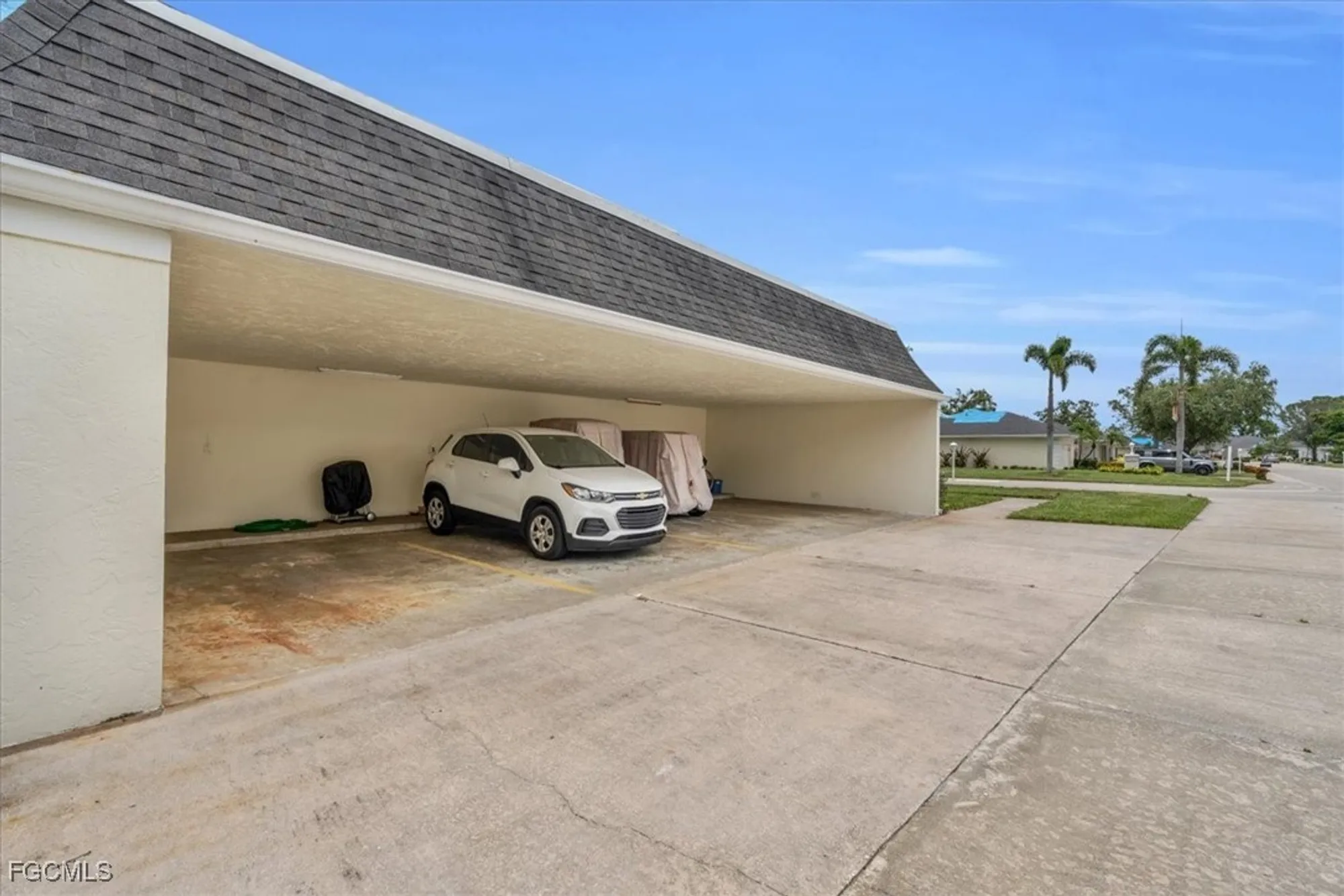 Property Slideshow image 3 of 35 | 1376 s brandywine cir apt 4, Fort Myers, FL, 33919