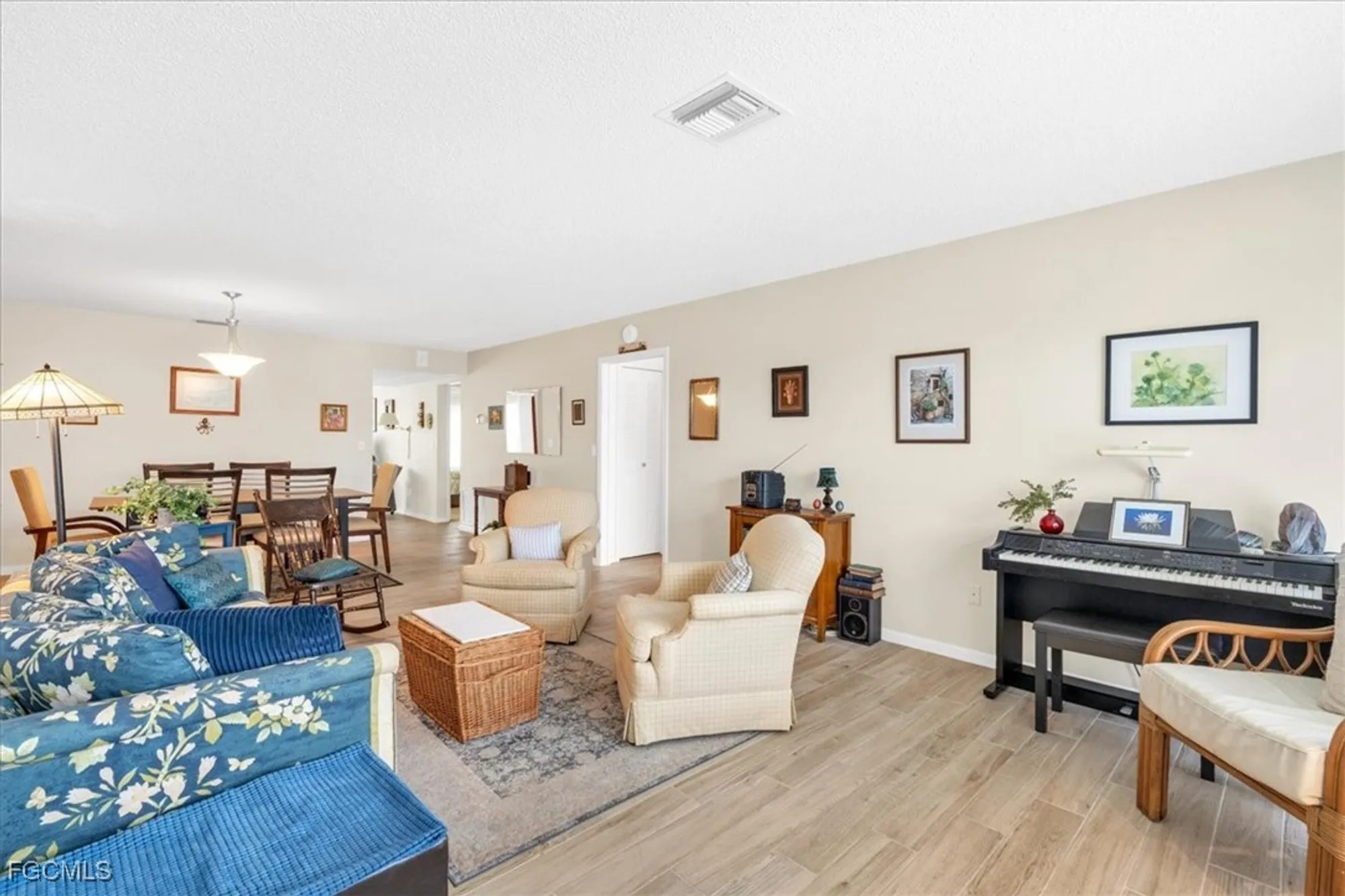 Property Slideshow image 4 of 35 | 1376 s brandywine cir apt 4, Fort Myers, FL, 33919