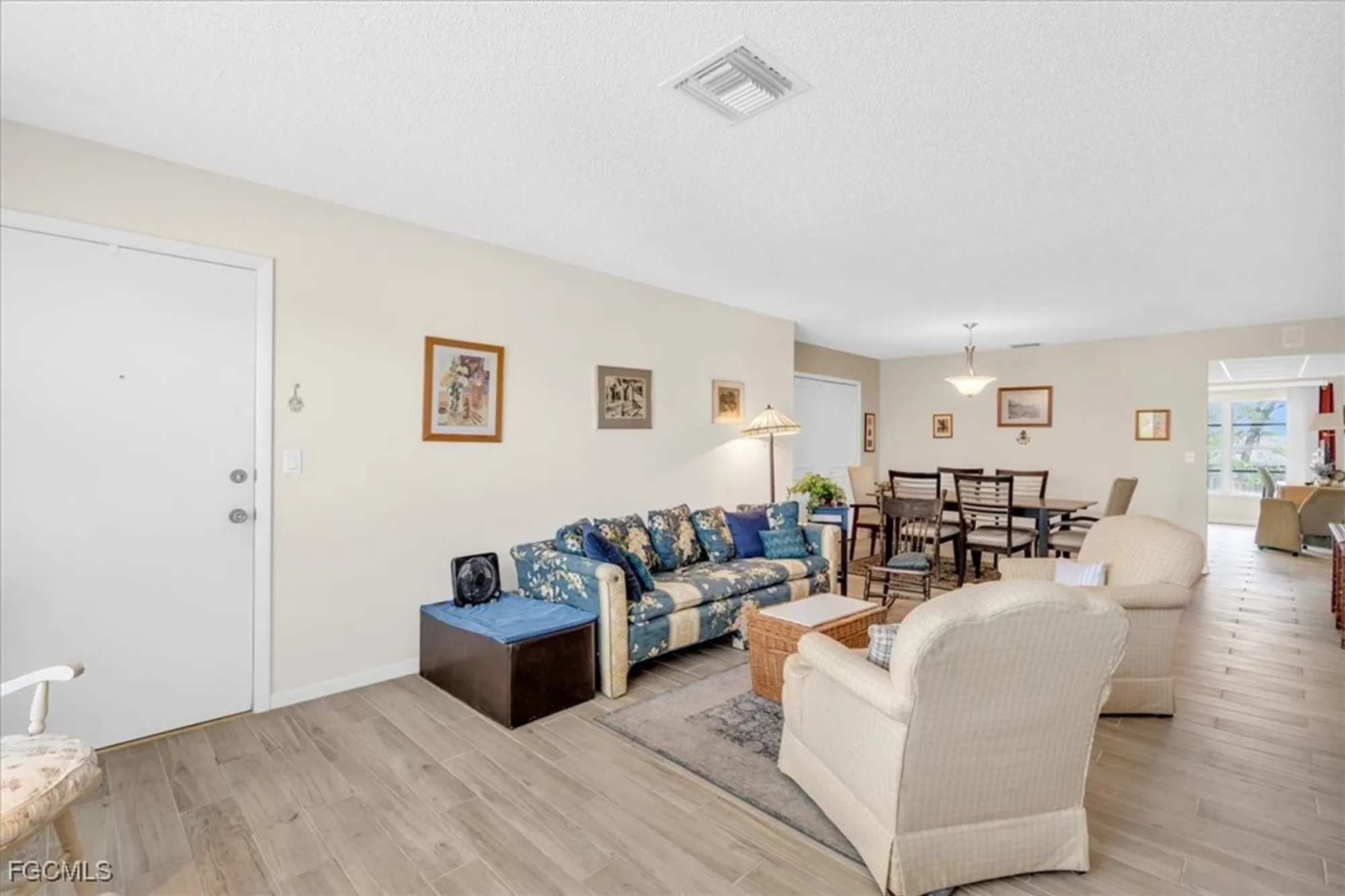 Property Slideshow image 5 of 35 | 1376 s brandywine cir apt 4, Fort Myers, FL, 33919