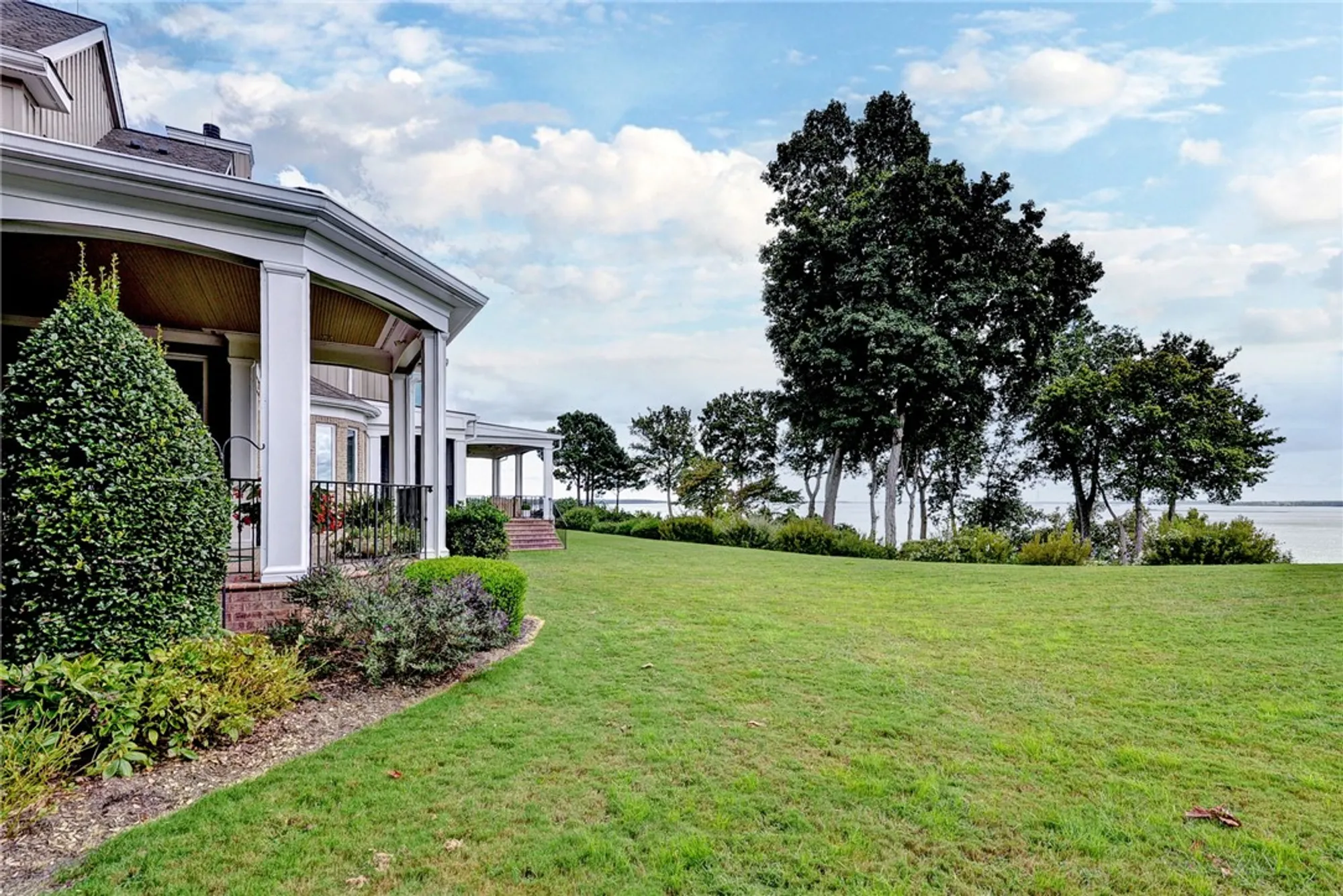 Property Slideshow image 5 of 42 | 215 rivers edge, Williamsburg, VA, 23185