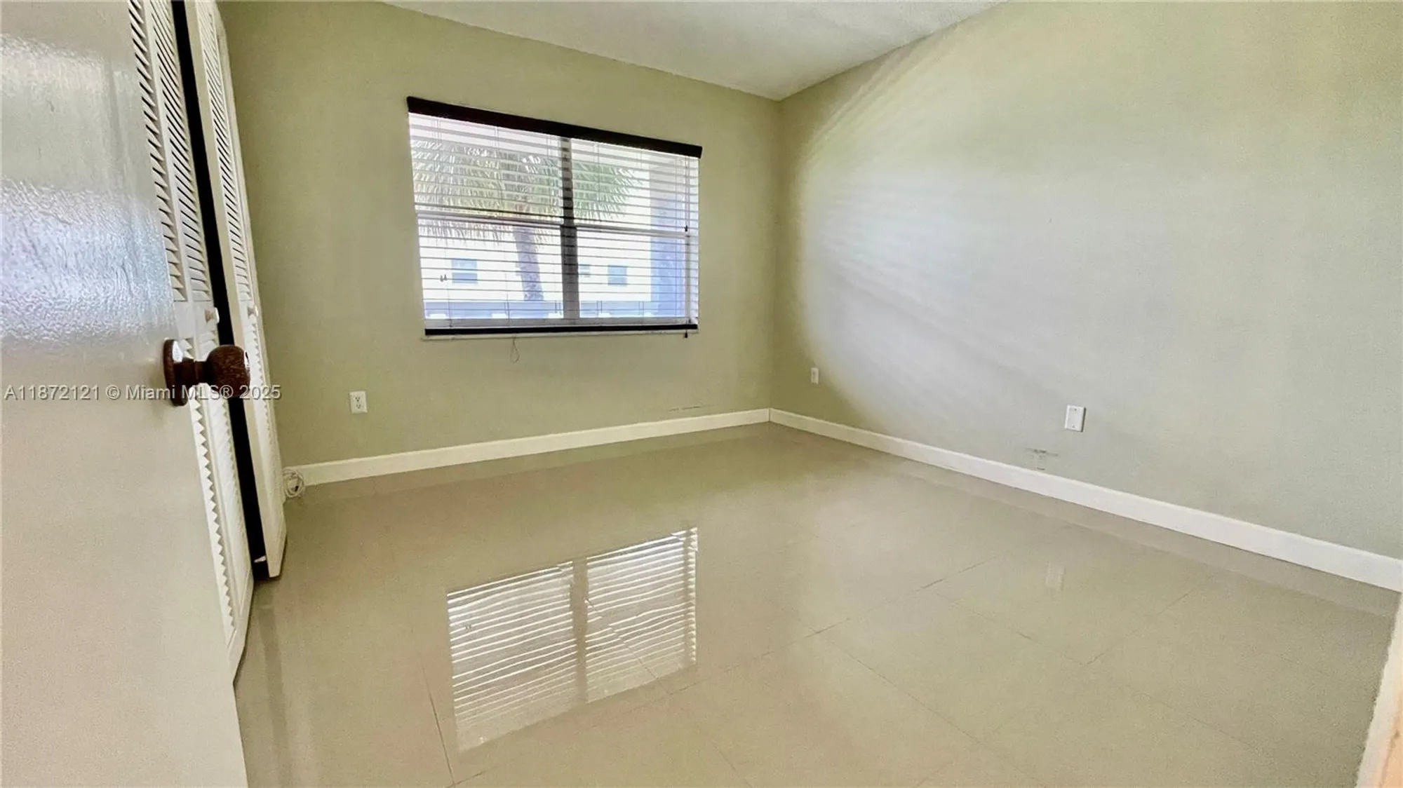 Property Slideshow image 32 of 48 | 9856 marina blvd apt 1320, Boca Raton, FL, 33428