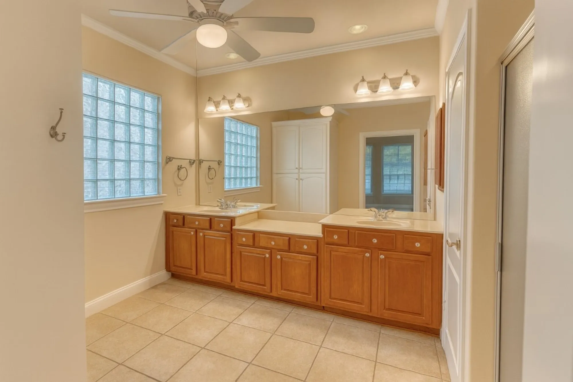 Property Slideshow image 17 of 34 | 209 summit st, Georgetown, TX, 78633