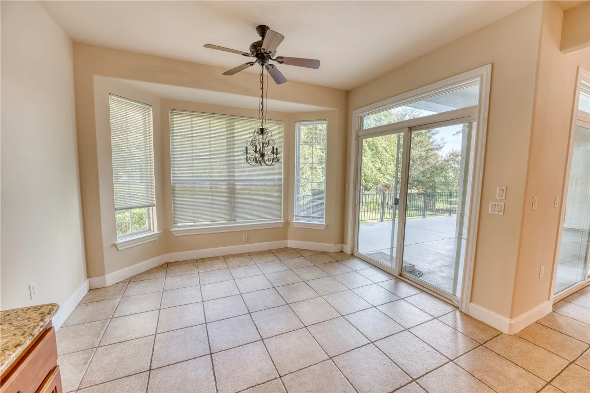 Property Slideshow image 11 of 34 | 209 summit st, Georgetown, TX, 78633