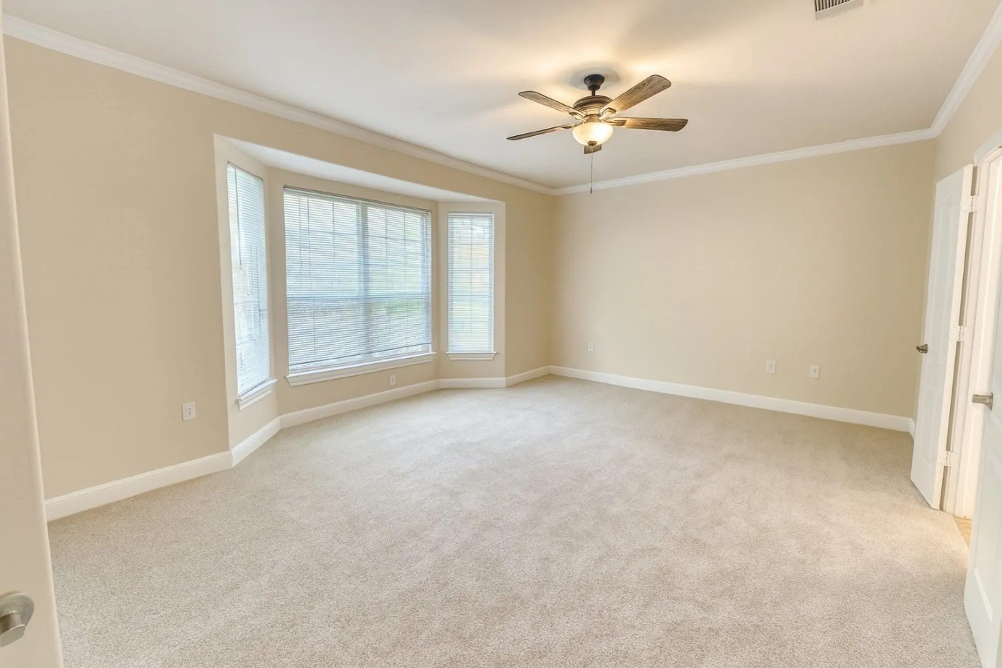 Property Slideshow image 13 of 34 | 209 summit st, Georgetown, TX, 78633