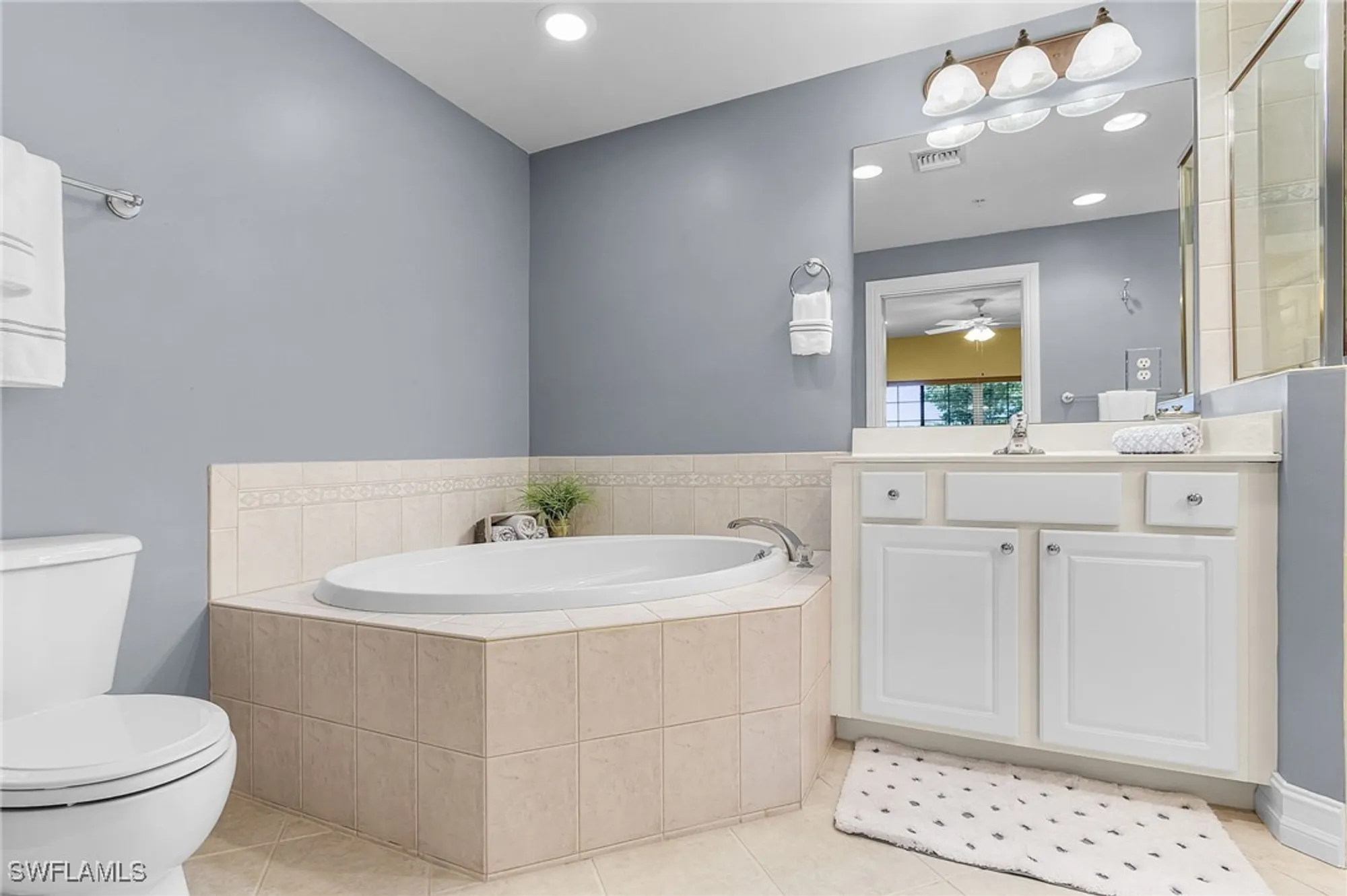 Property Slideshow image 22 of 34 | 9113 michael cir unit 7, Naples, FL, 34113