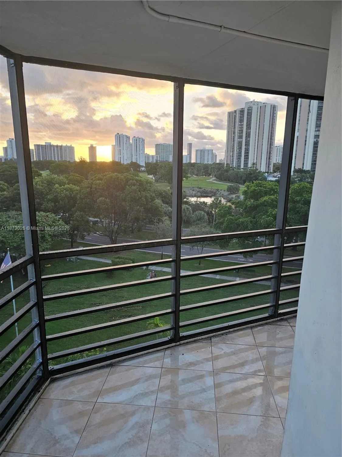 Property Slideshow image 19 of 22 | 20400 w country club dr apt 711, Aventura, FL, 33180