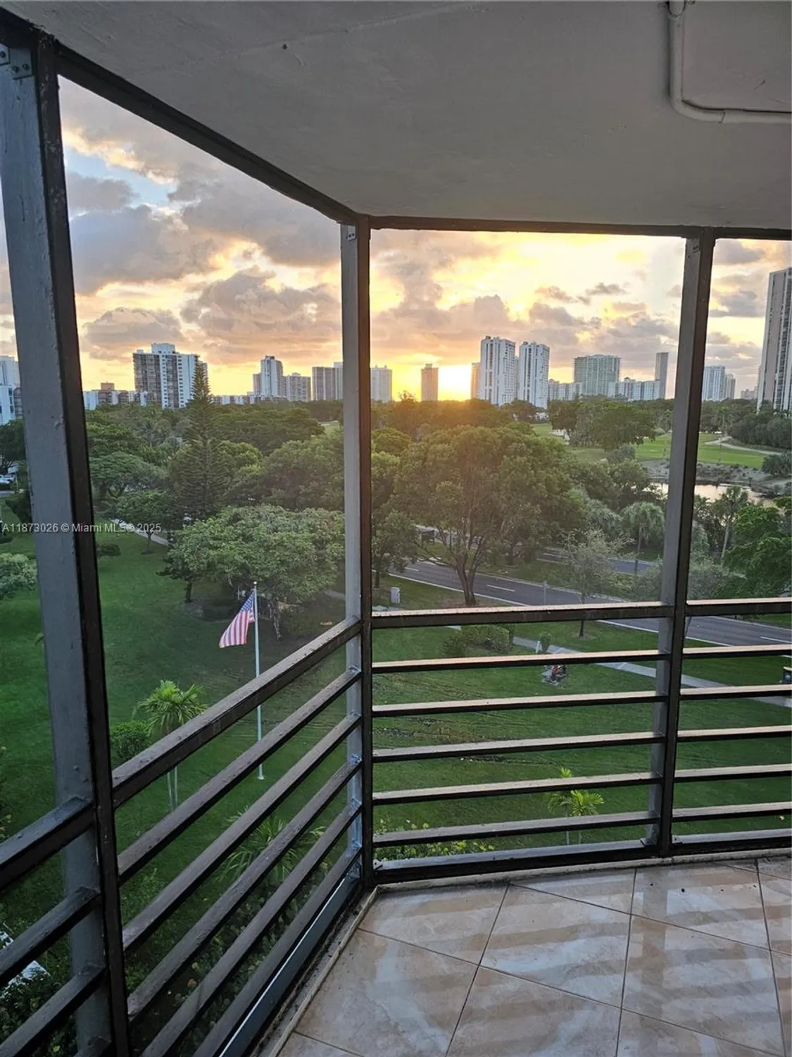 Property Slideshow image 20 of 22 | 20400 w country club dr apt 711, Aventura, FL, 33180