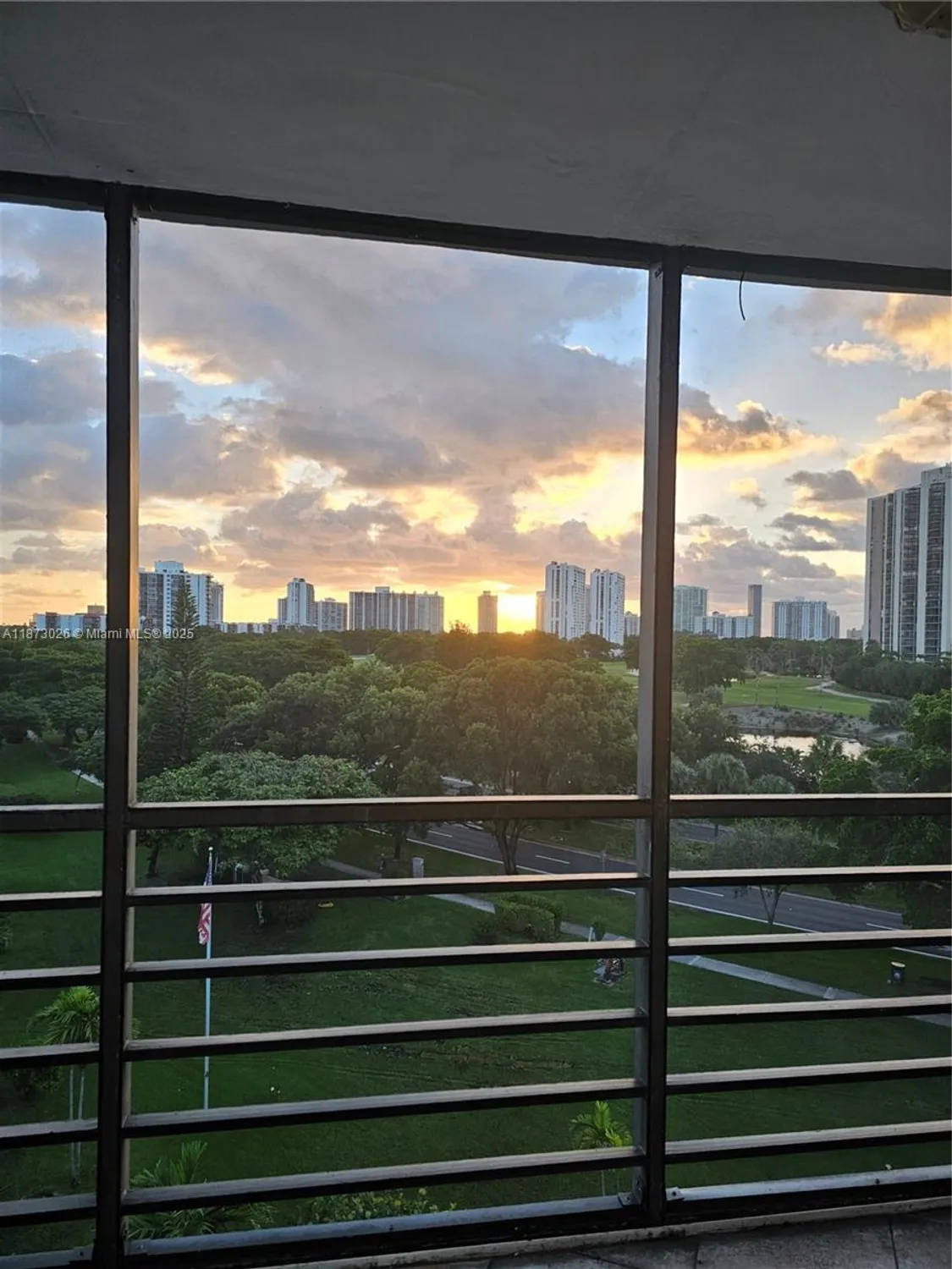 Property Slideshow image 22 of 22 | 20400 w country club dr apt 711, Aventura, FL, 33180